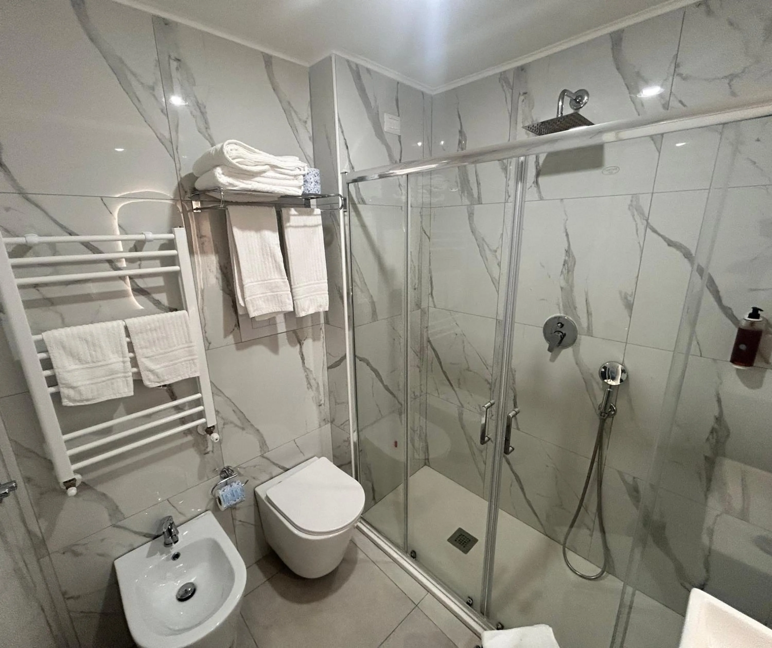 Shower in Hotel dei Congressi