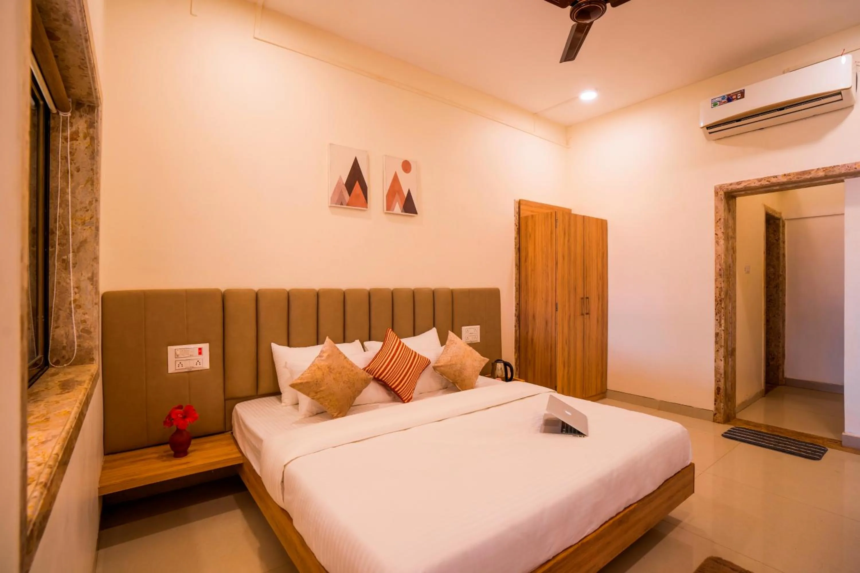 Photo of the whole room, Bed in Zostel Plus Lonavala