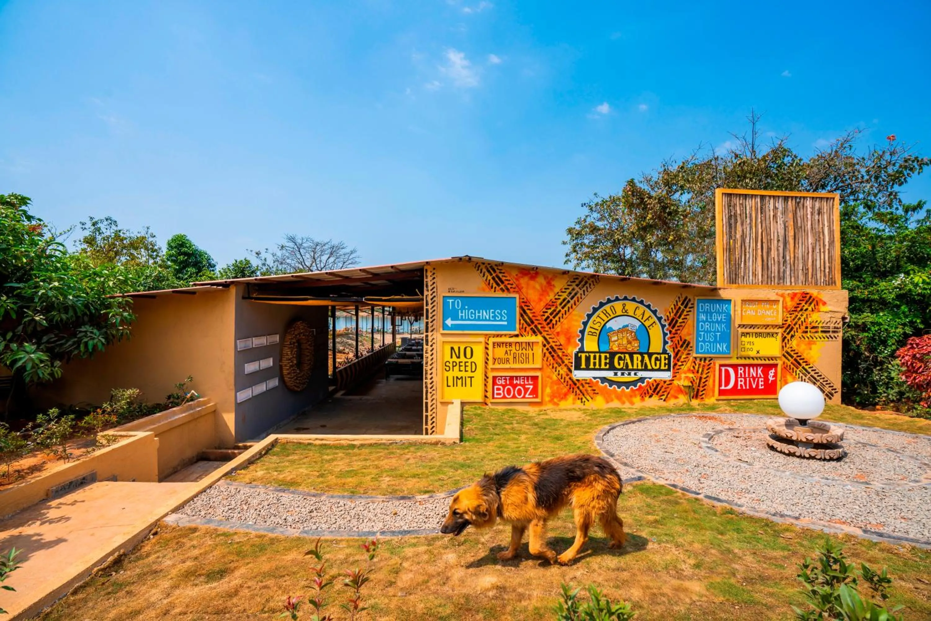 Restaurant/places to eat in Zostel Plus Lonavala