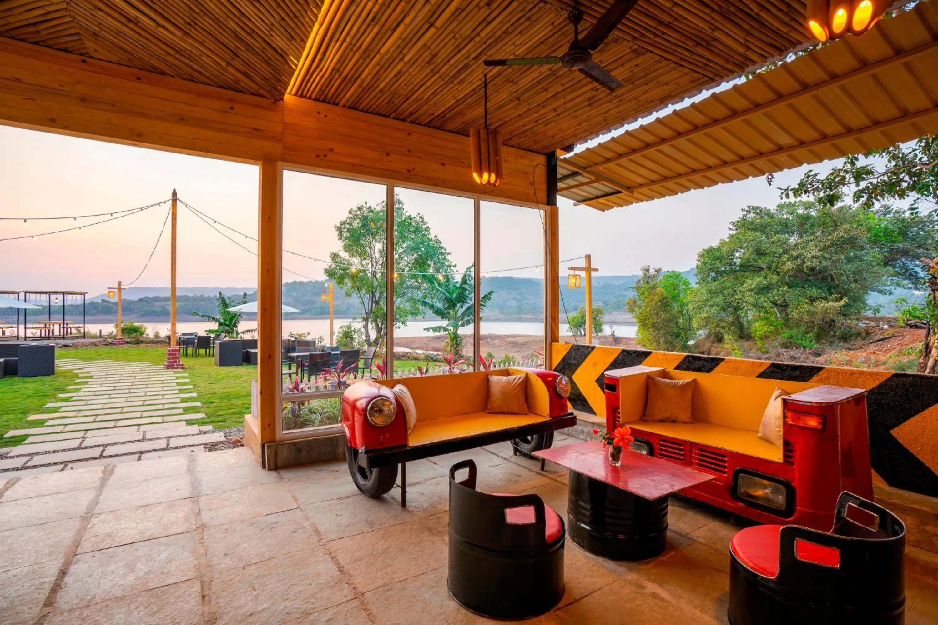 Restaurant/places to eat in Zostel Plus Lonavala