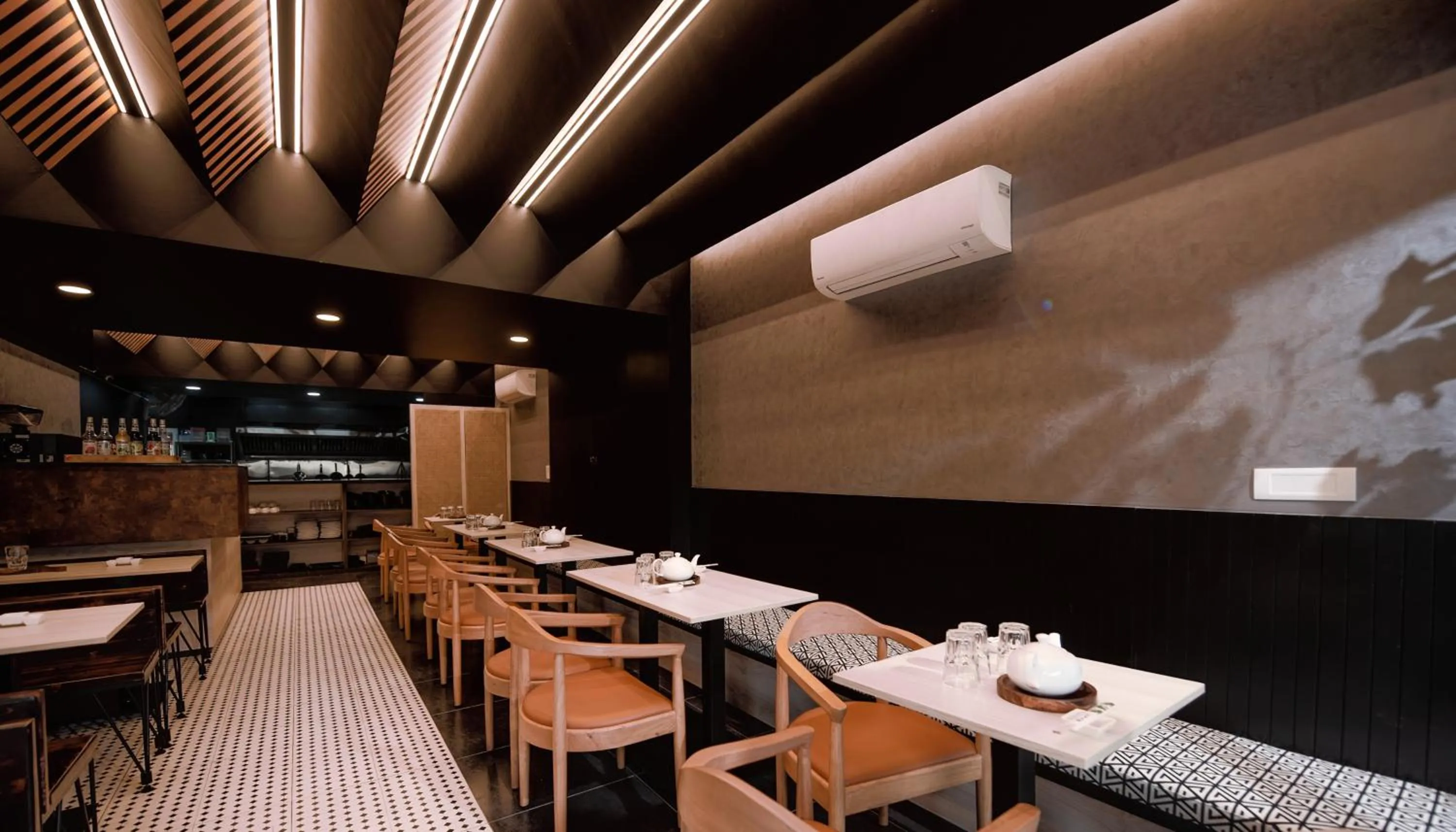 Restaurant/places to eat in Regal Suites