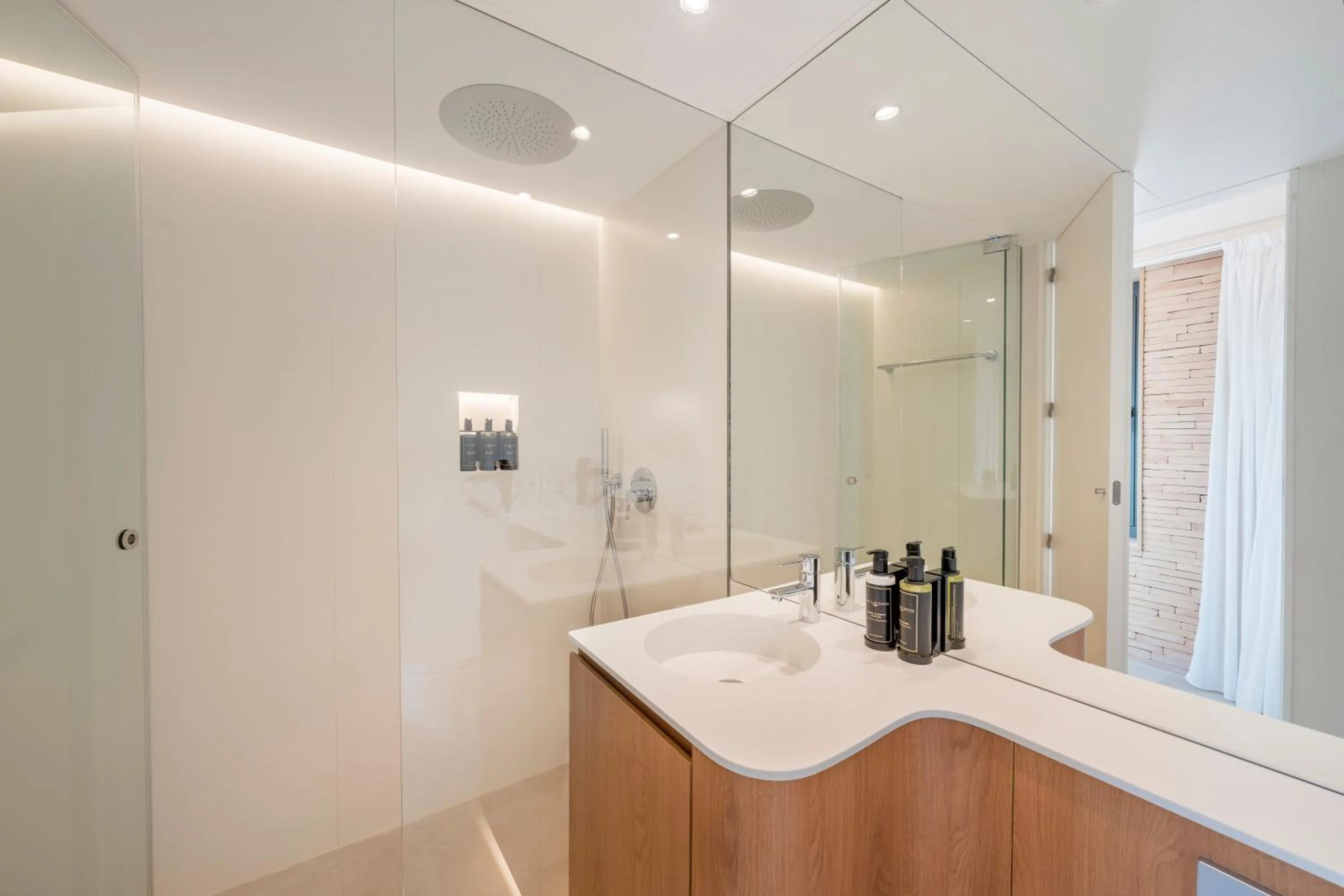 Bathroom in Tandem Pórtico Alicante Suites