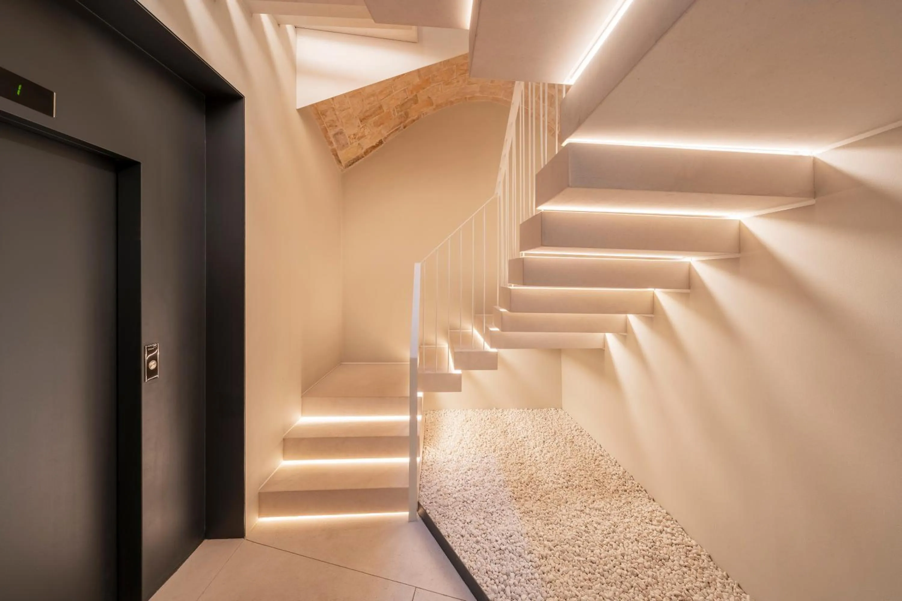 elevator in Tandem Pórtico Alicante Suites