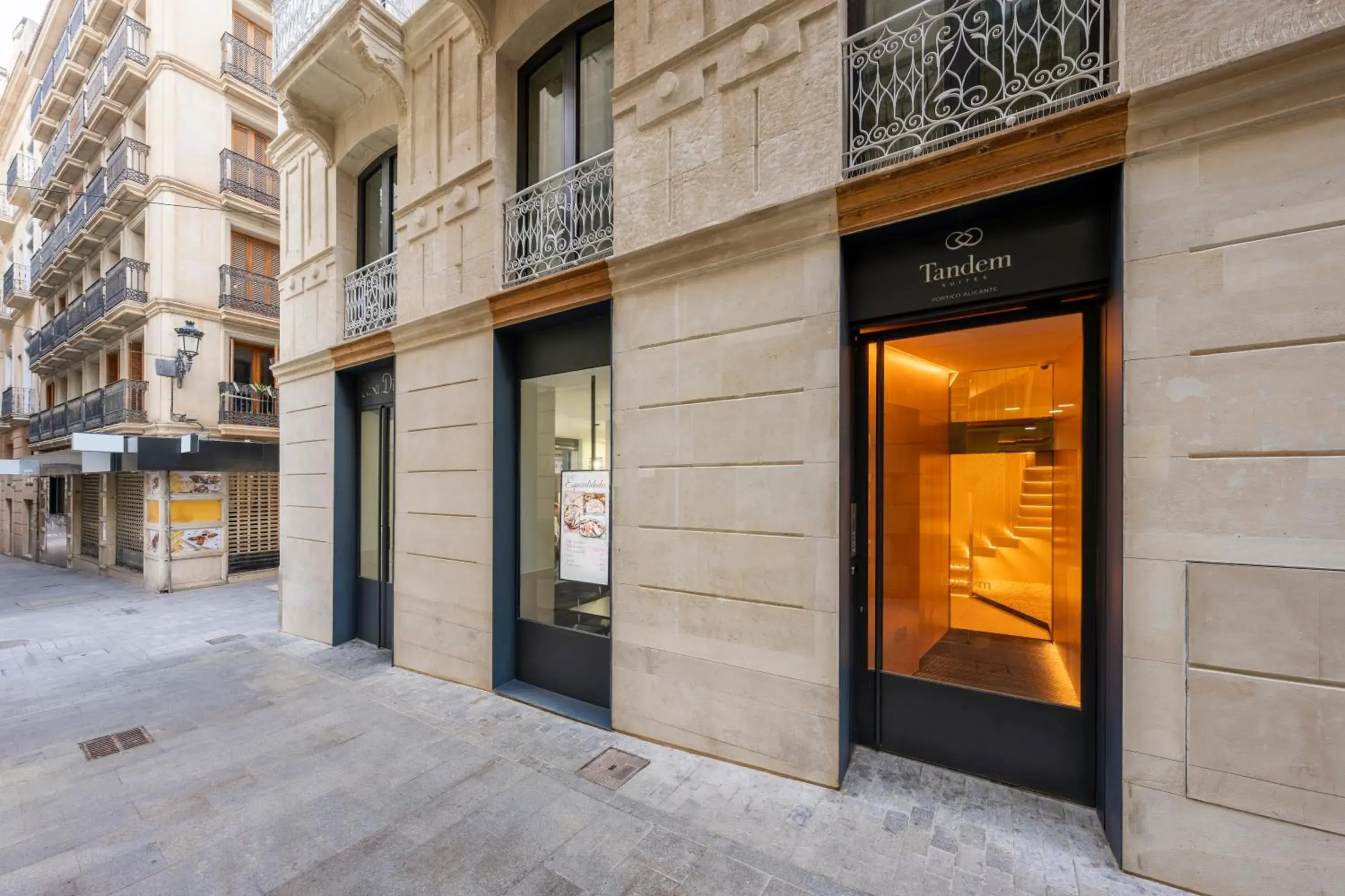 Property building in Tandem Pórtico Alicante Suites Property building in Tandem Pórtico Alicante Suites