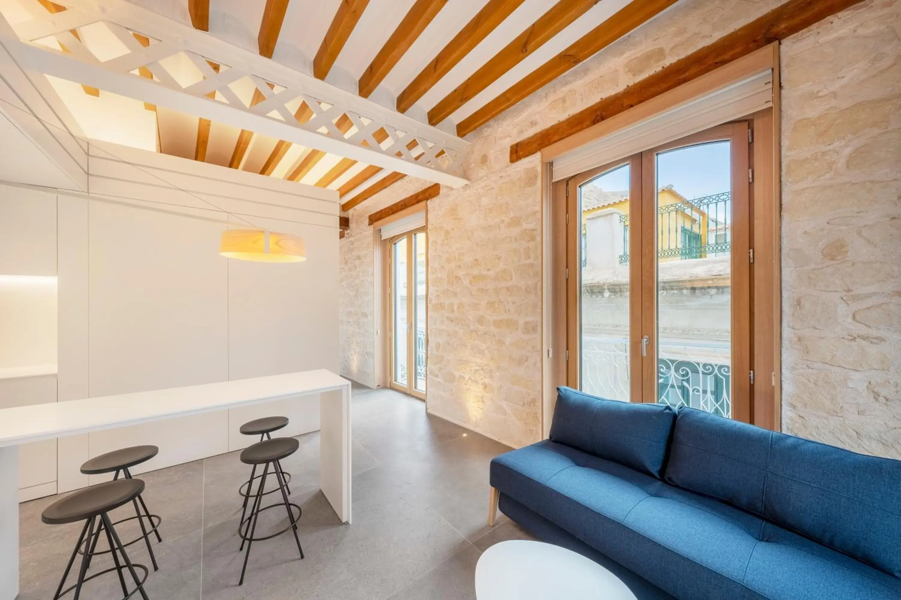 Living room in Tandem Pórtico Alicante Suites Living room in Tandem Pórtico Alicante Suites