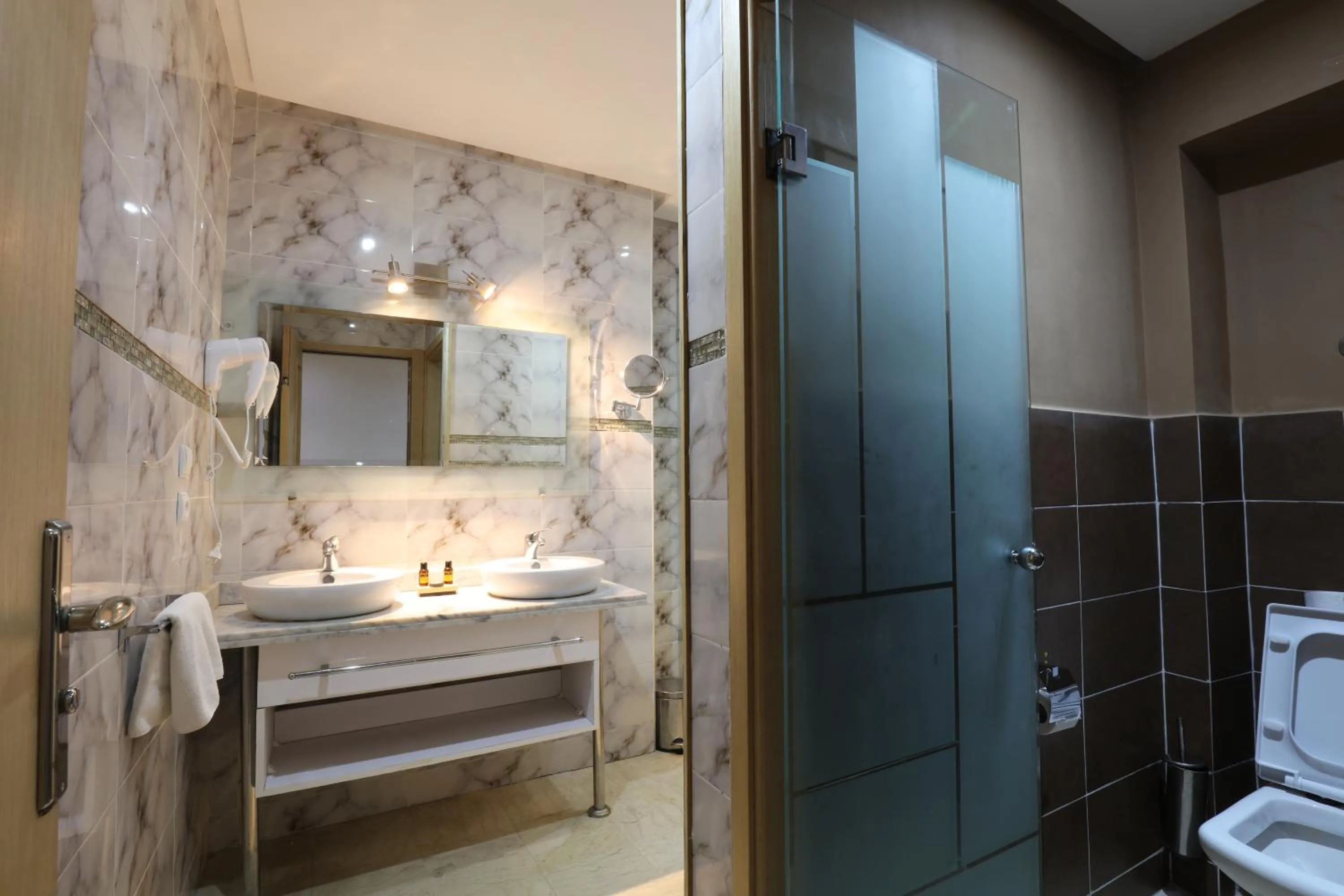 Toilet in Silver Suites Hotel & Spa Casablanca