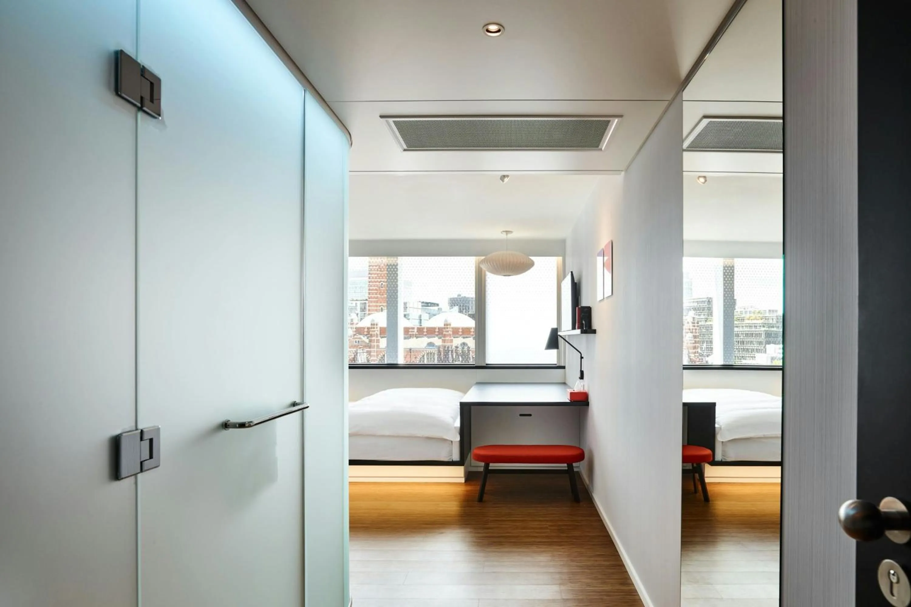 Bedroom, Bed in citizenM London Victoria Station