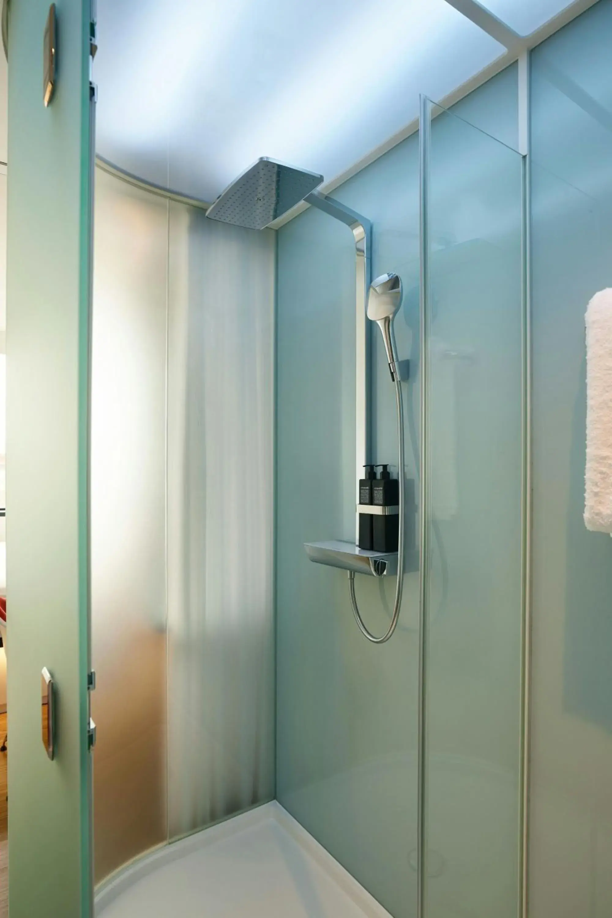 Bedroom in citizenM London Victoria Station Bedroom in citizenM London Victoria Station