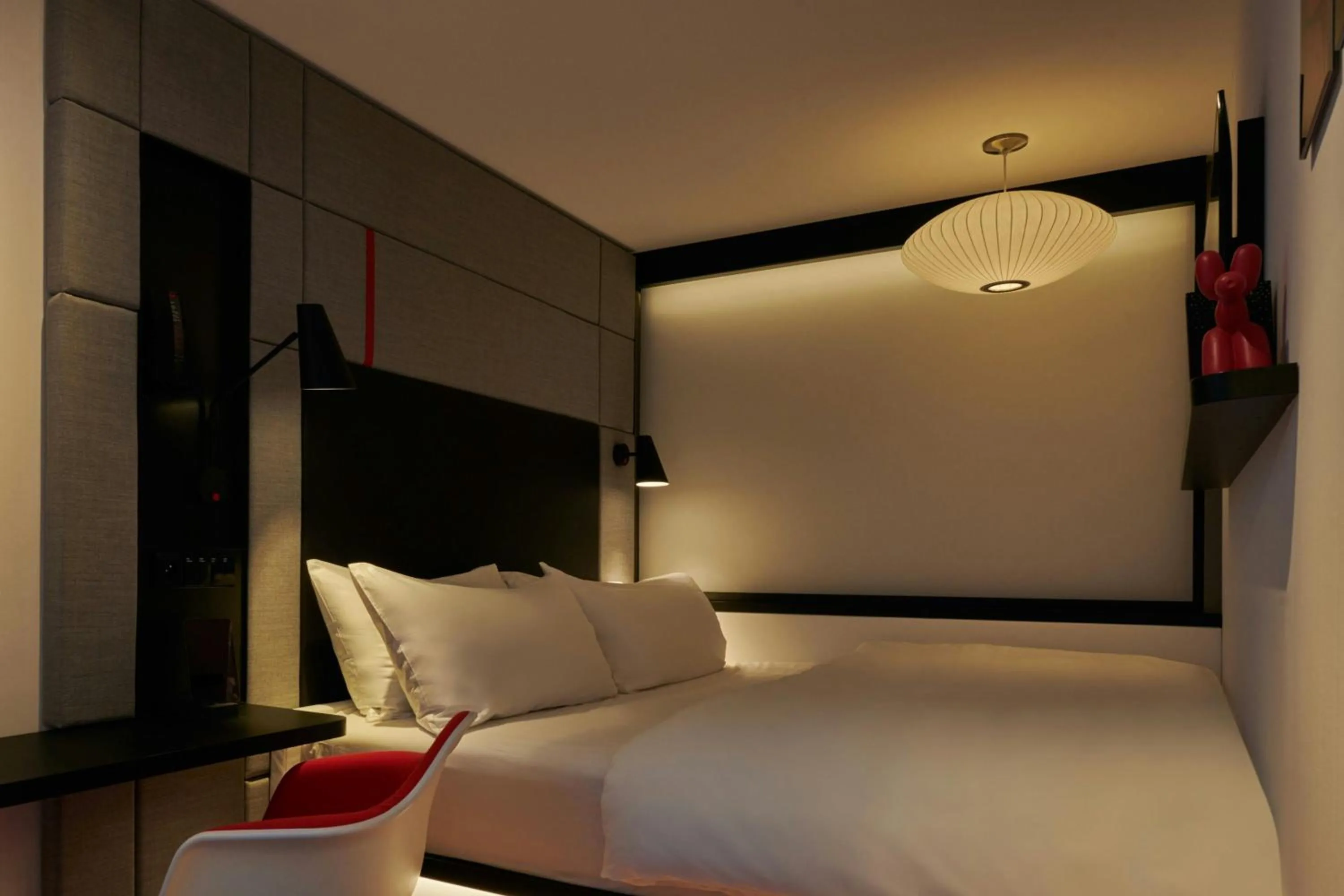 Bedroom, Bed in citizenM London Victoria Station