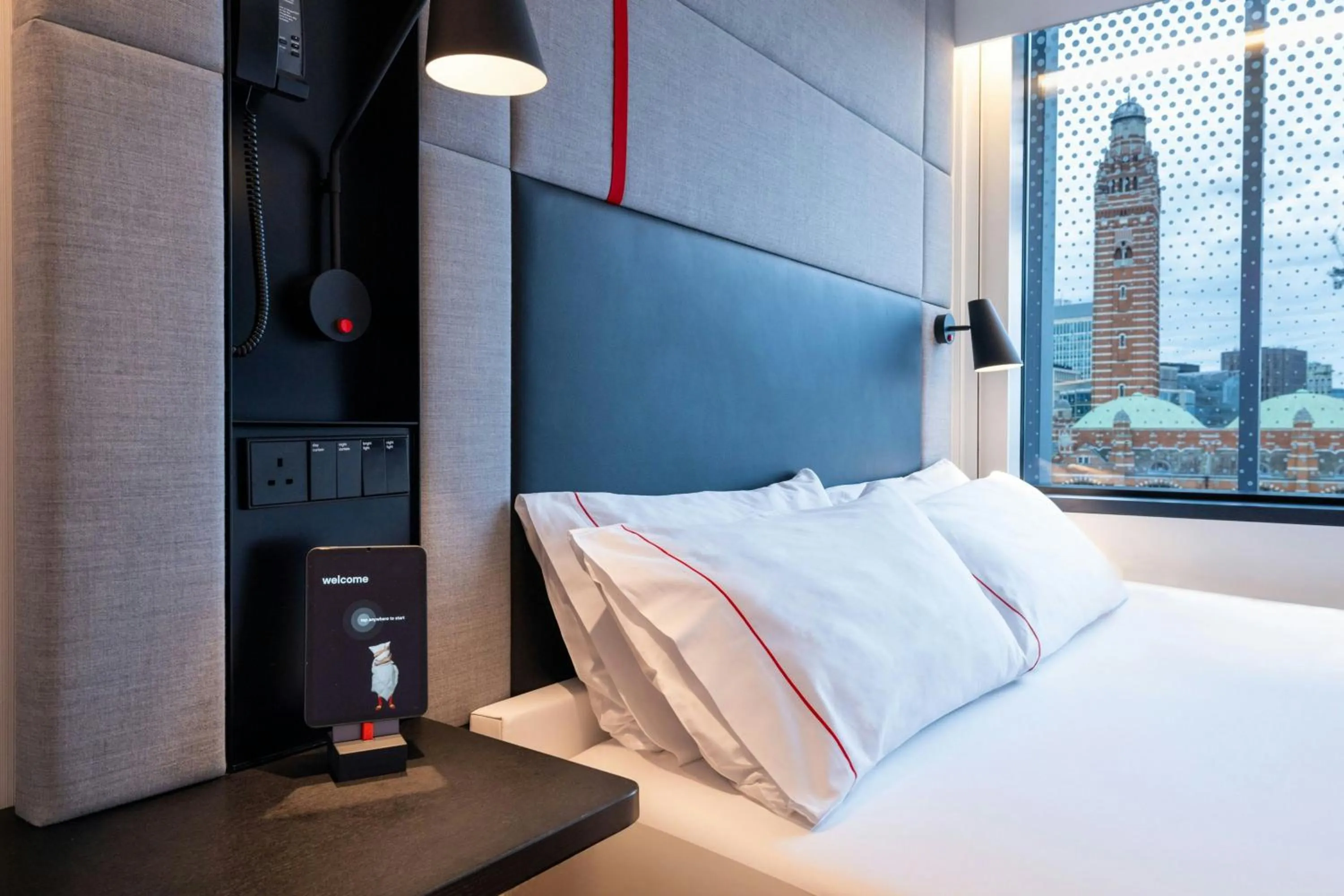 Bedroom, Bed in citizenM London Victoria Station