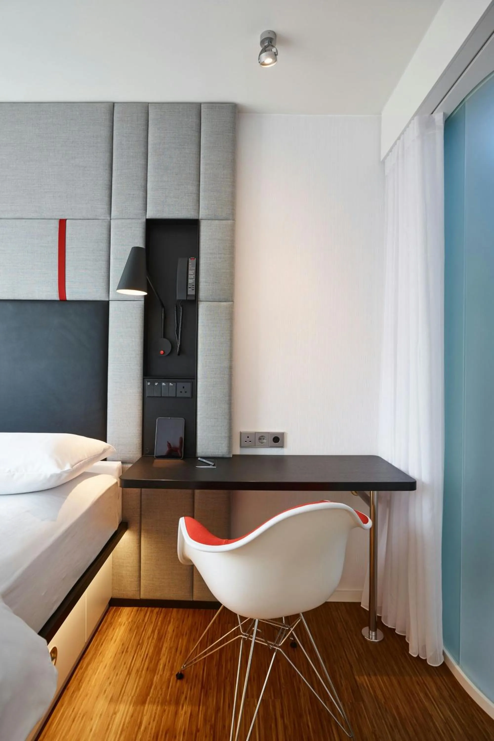 Bedroom, Bed in citizenM London Victoria Station