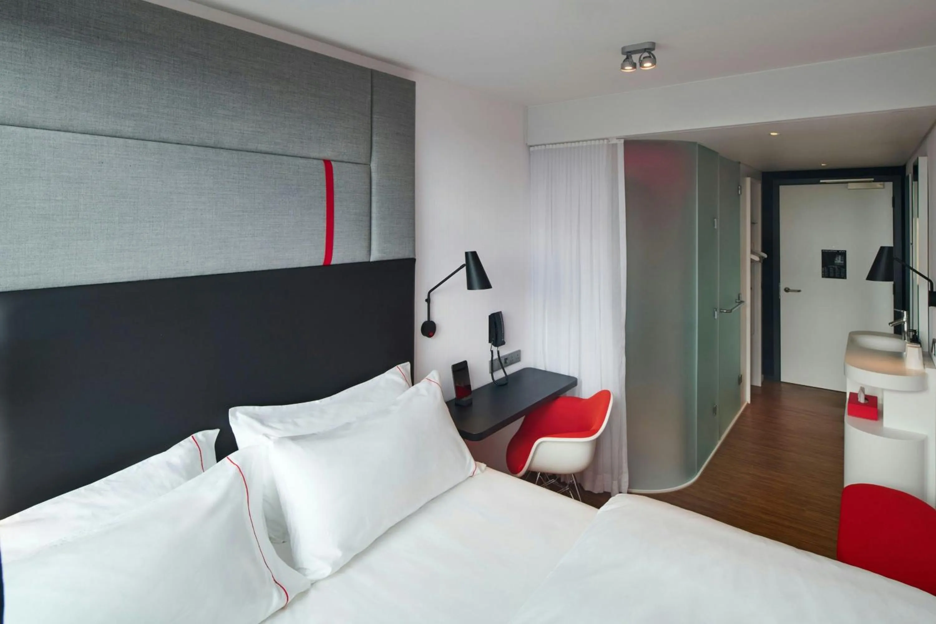 Bedroom, Bed in citizenM London Victoria Station