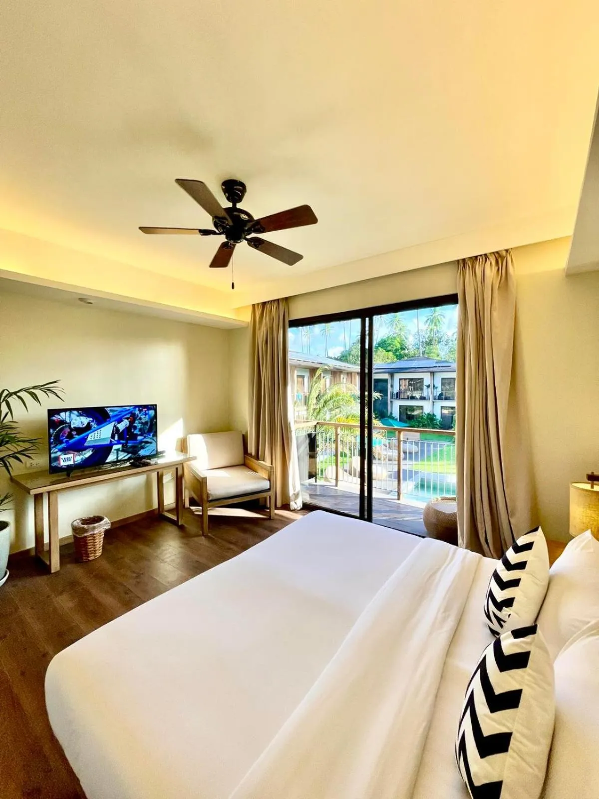 Bathroom, Bed in Isla Amara Resort