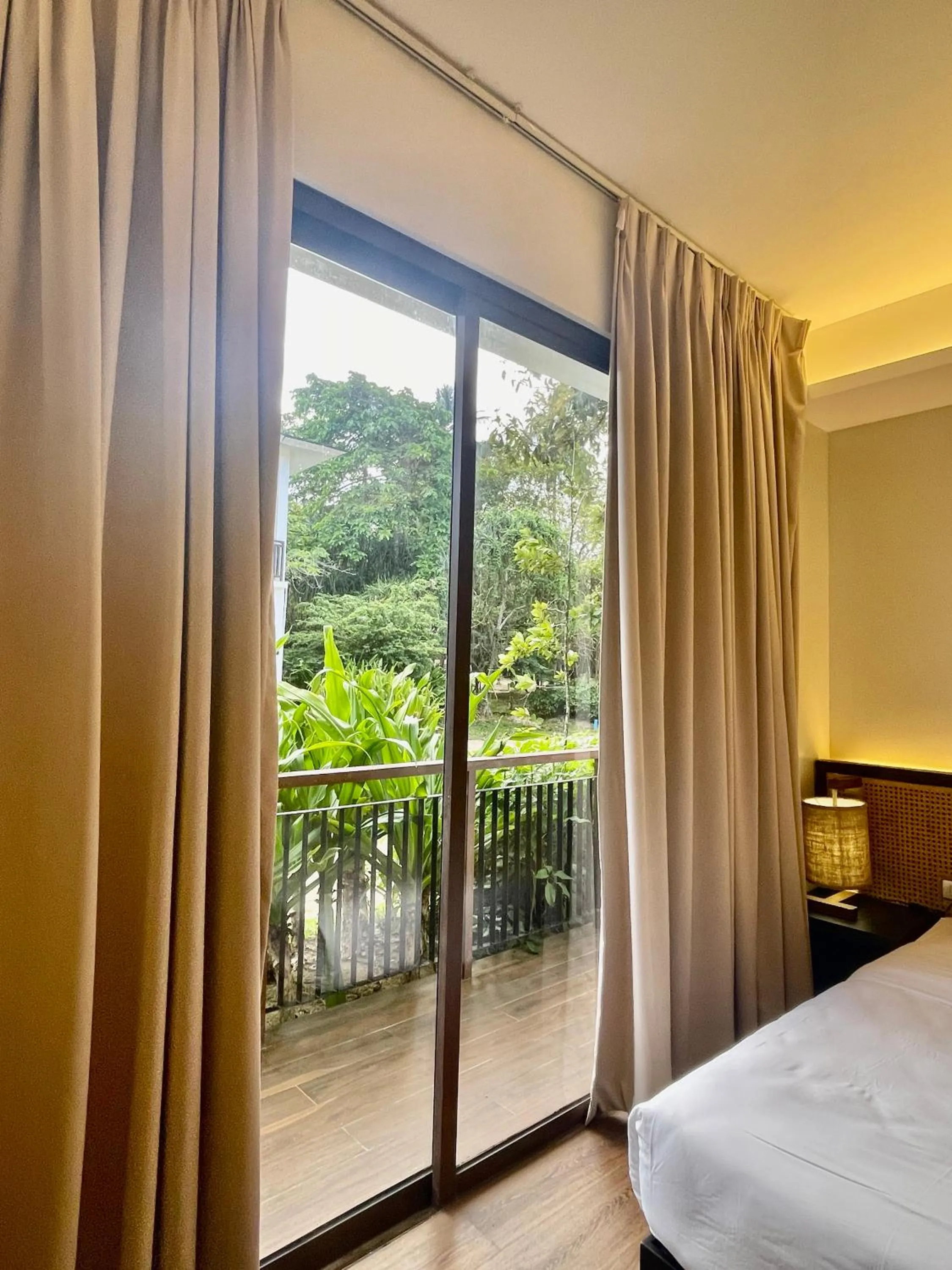 Bed in Isla Amara Resort