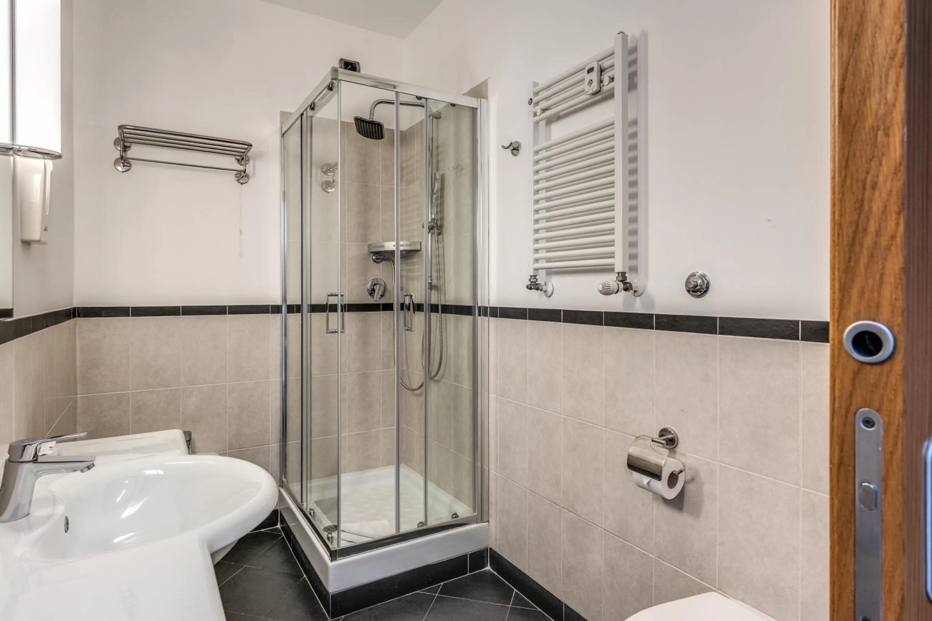 Shower in Roma dei Papi B&B