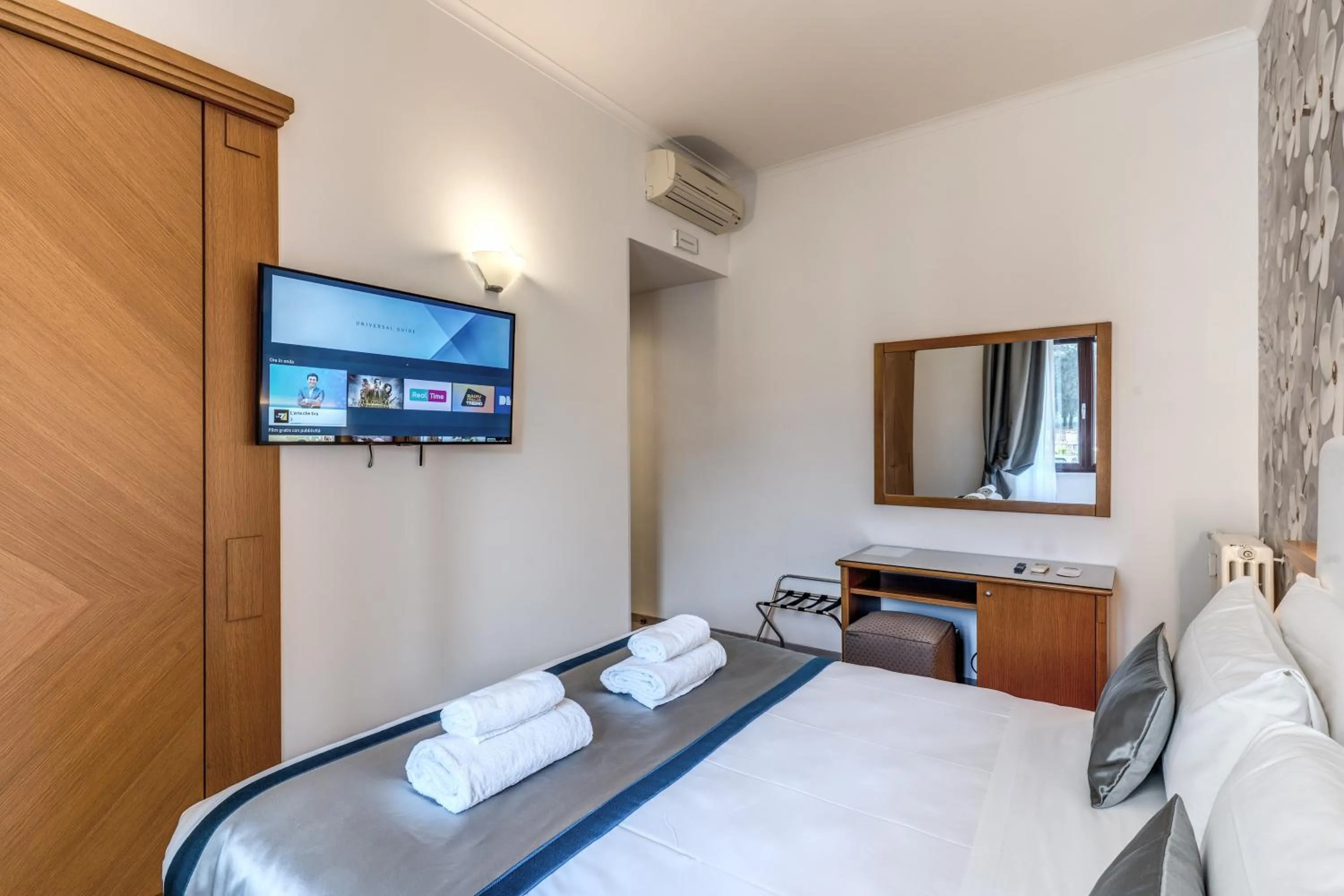 Bed in Roma dei Papi B&B