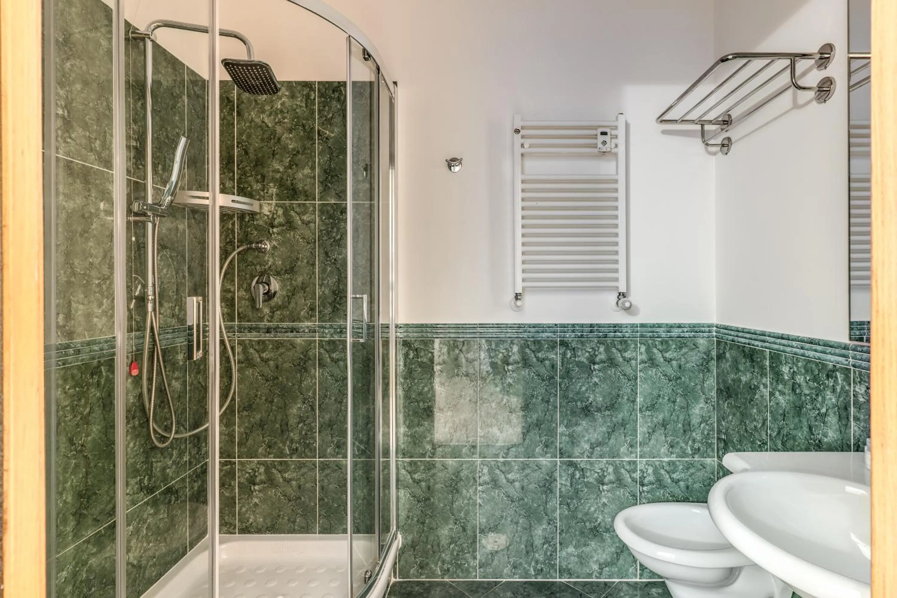 Shower in Roma dei Papi B&B