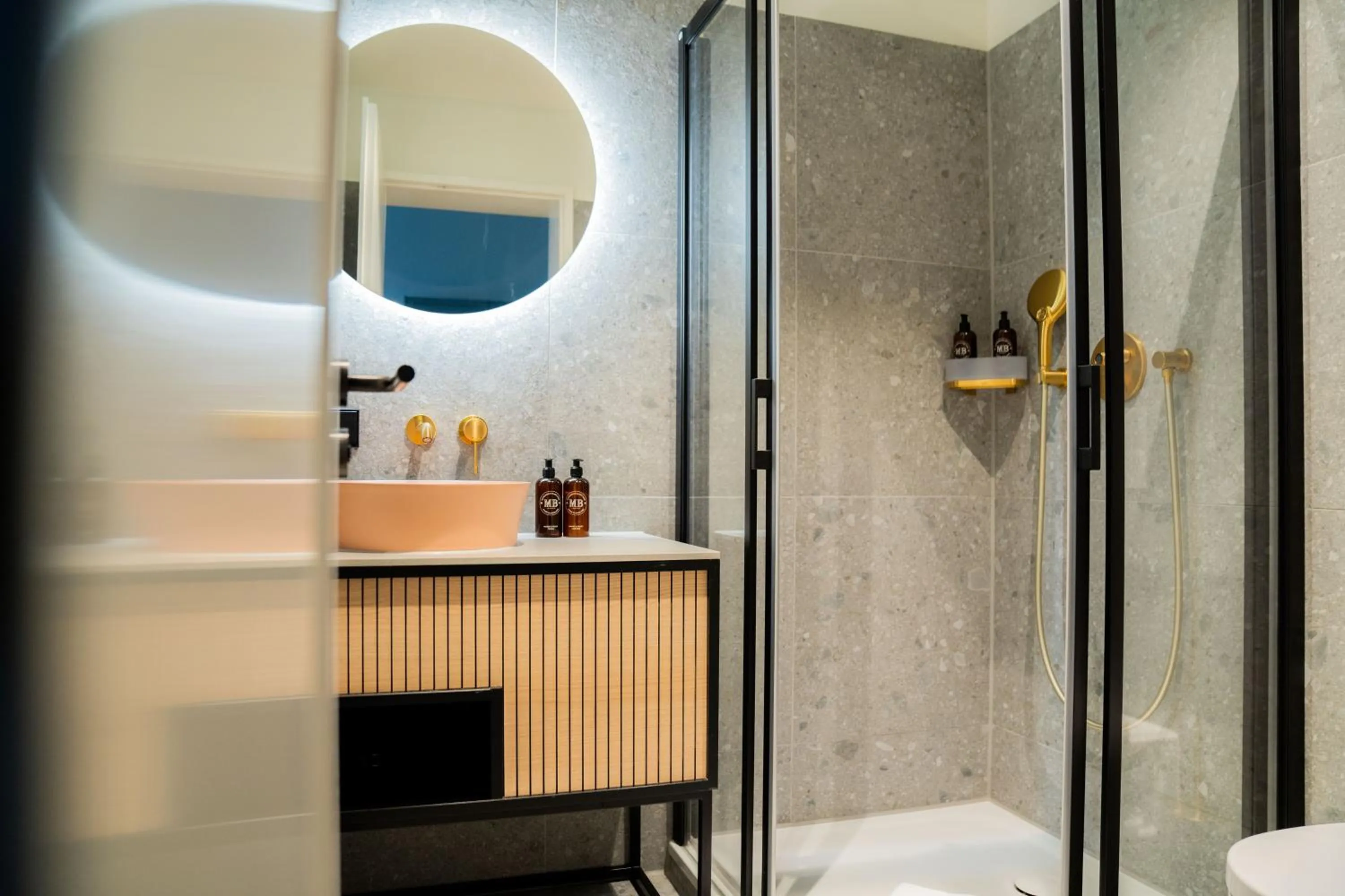 Shower in Bob W Lübeck Old Town