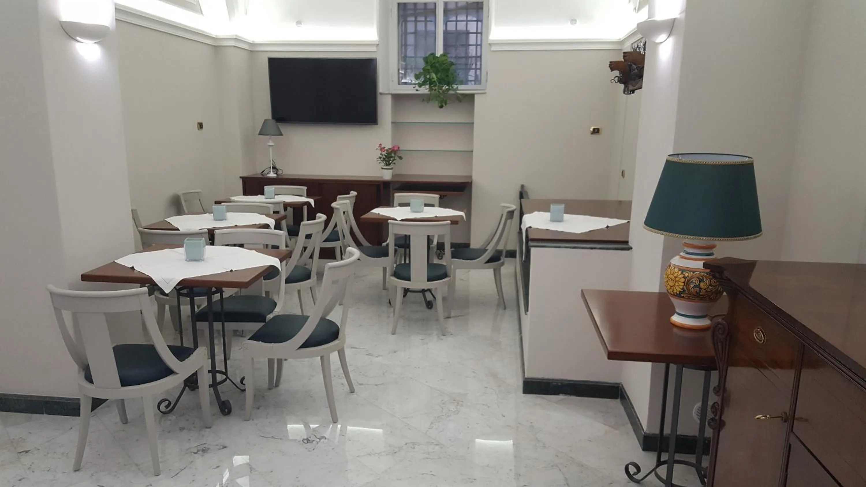 Communal lounge/ TV room in Hotel Centrum