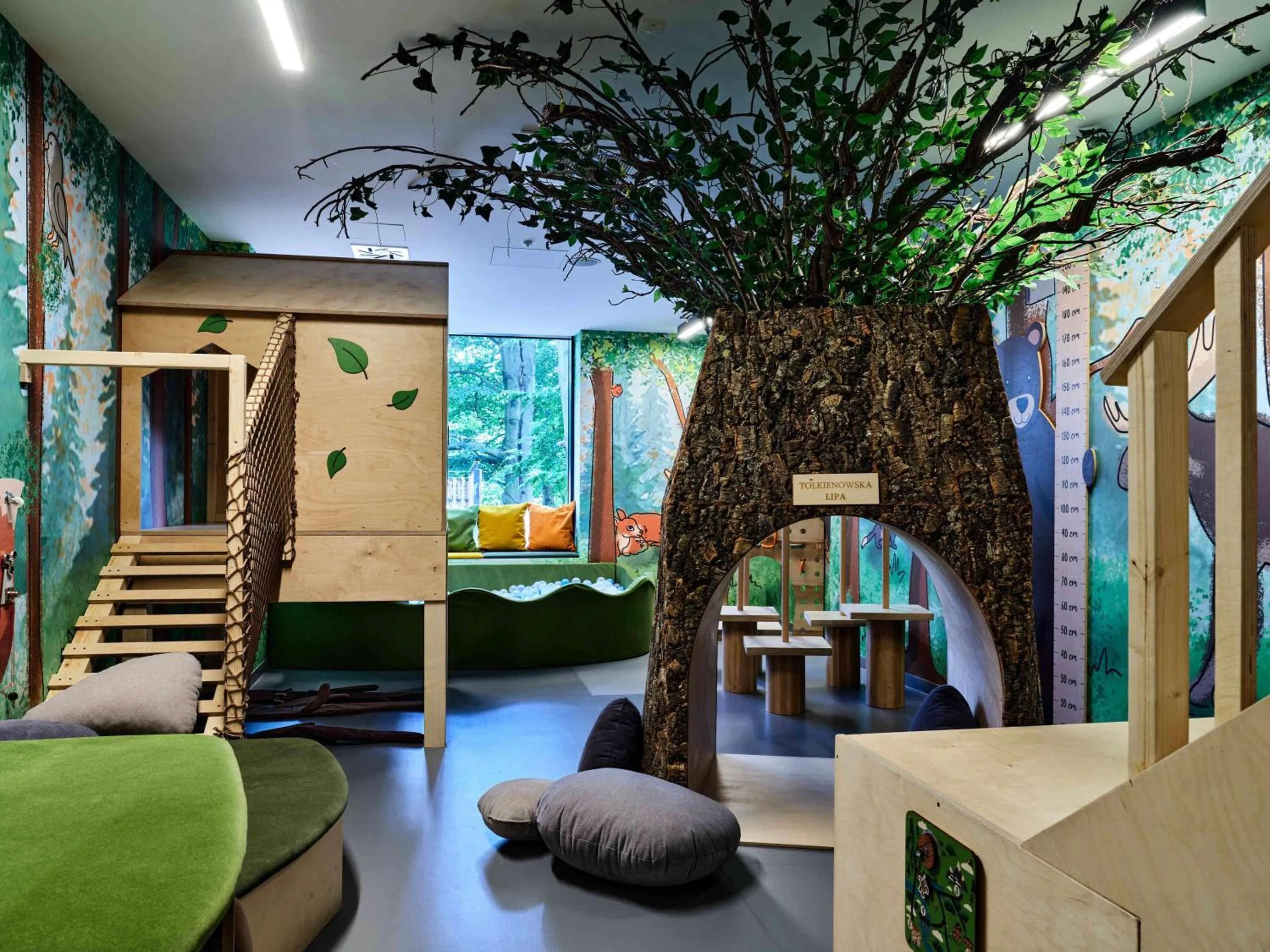 Children play ground, Bed in Mercure Szklarska Poręba Resort & Spa