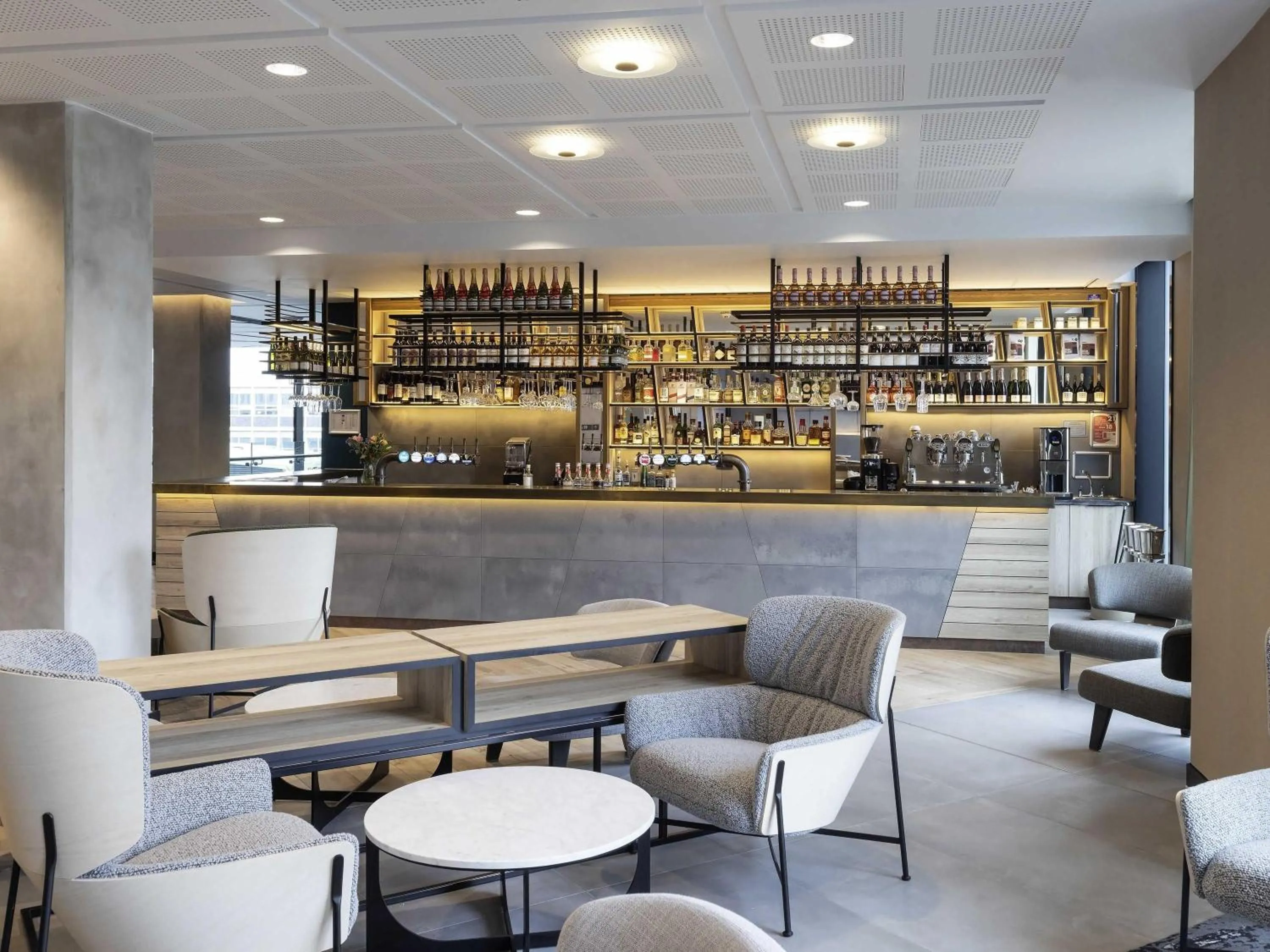 Lounge or bar in Novotel Liverpool Paddington Village