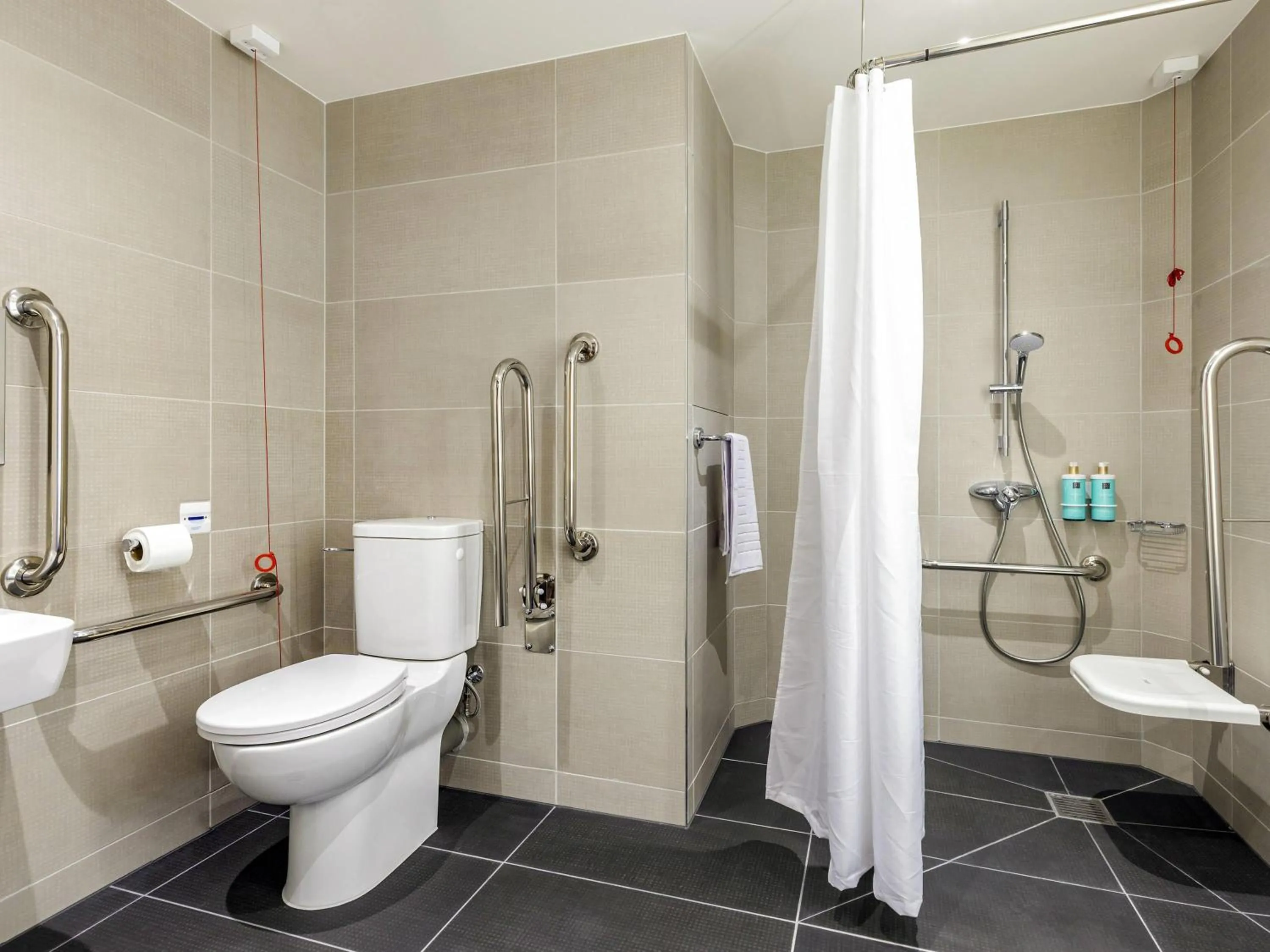 Bedroom in Novotel Liverpool Paddington Village