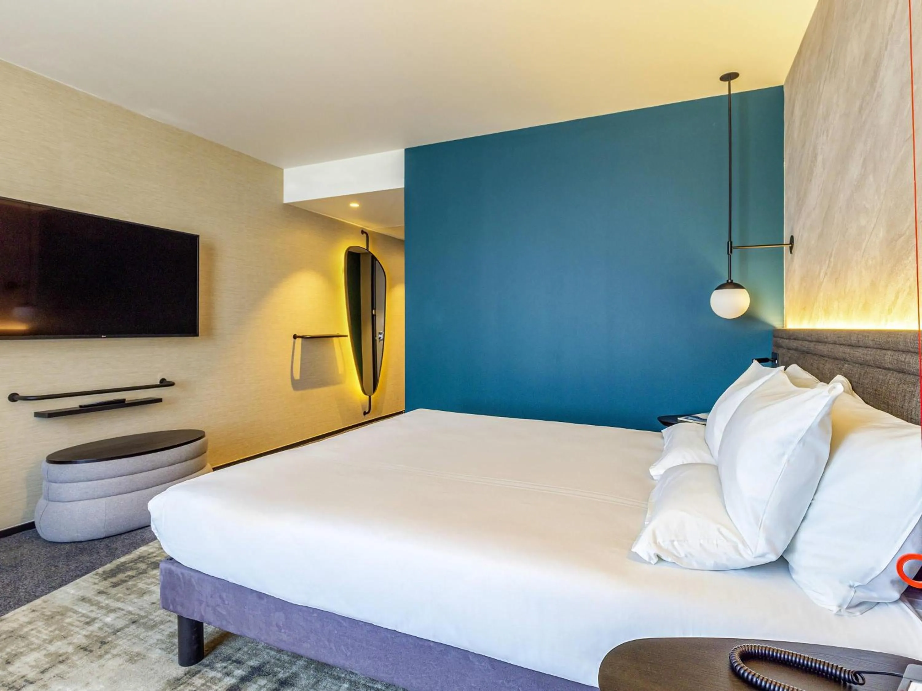 Bedroom, Bed in Novotel Liverpool Paddington Village