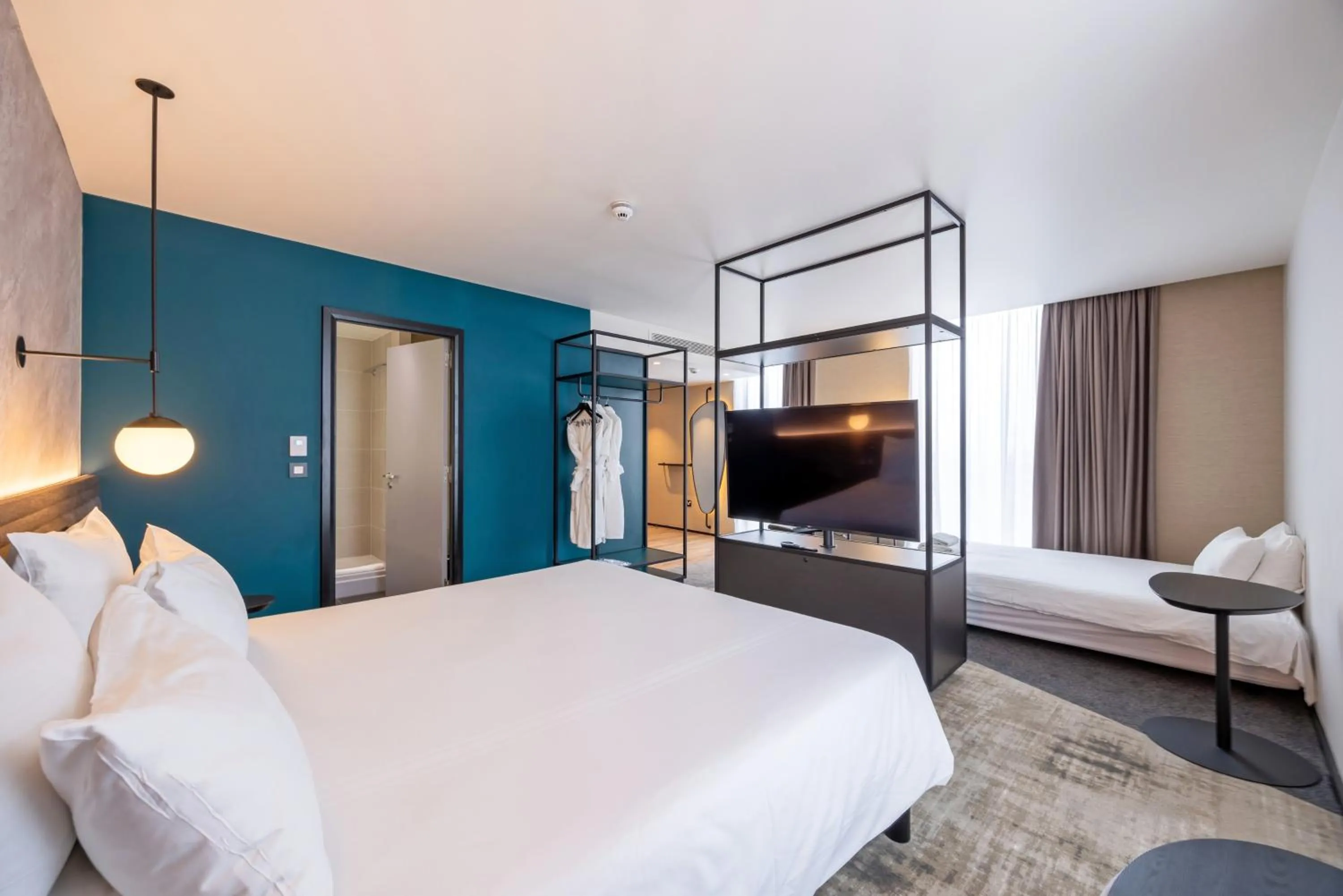 Bed in Novotel Liverpool Paddington Village