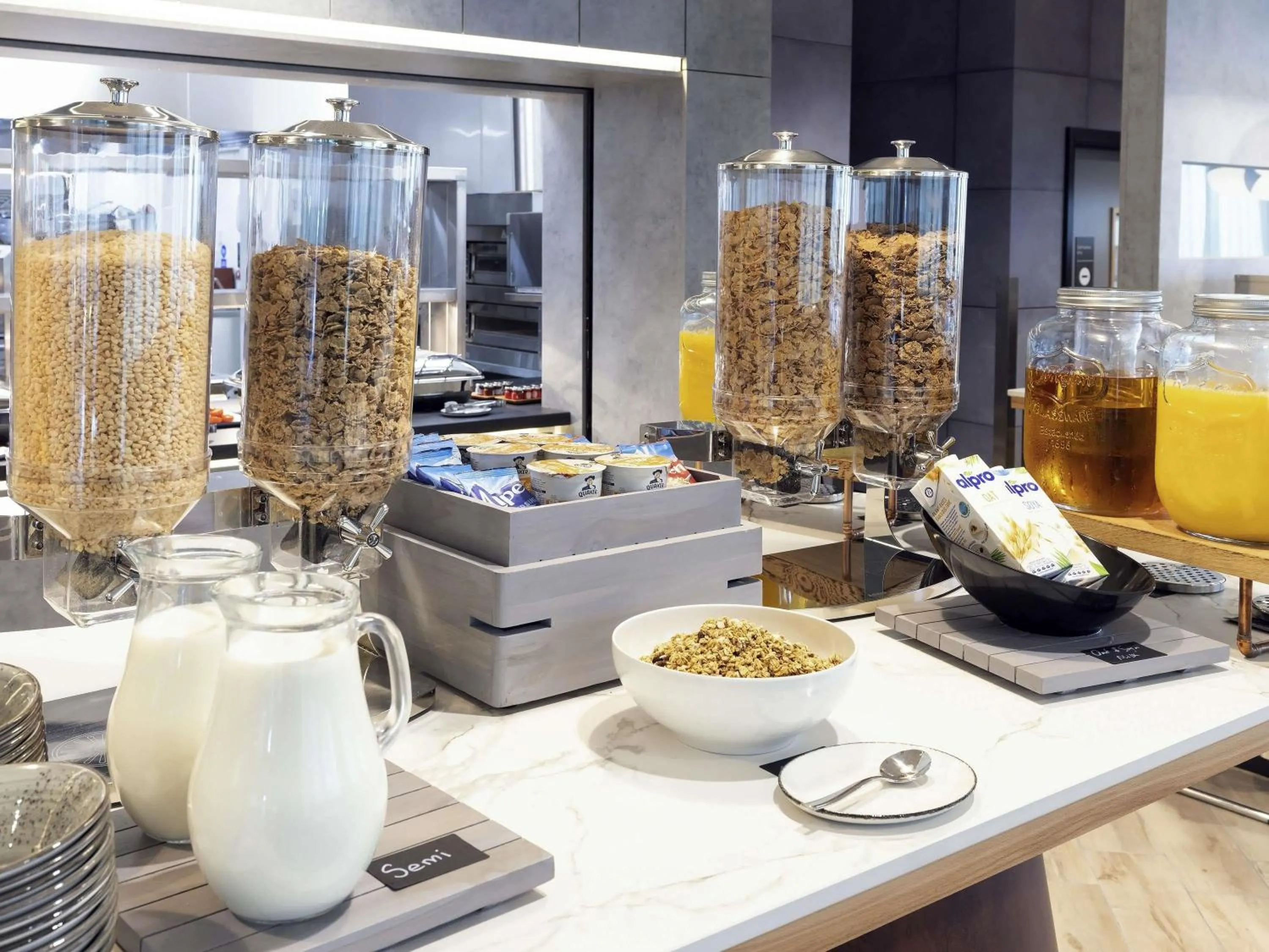 Breakfast in Novotel Liverpool Paddington Village