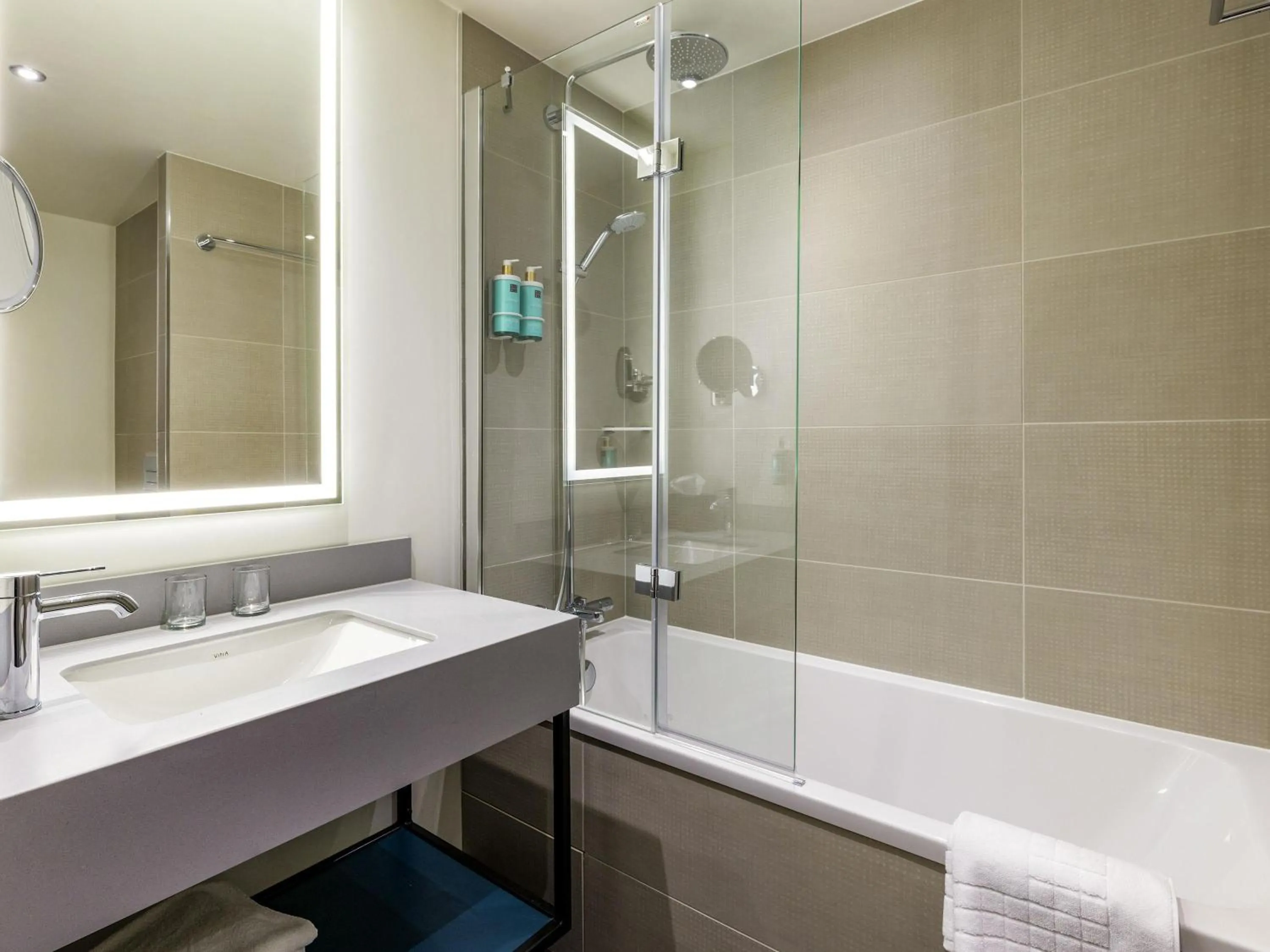 Bedroom in Novotel Liverpool Paddington Village