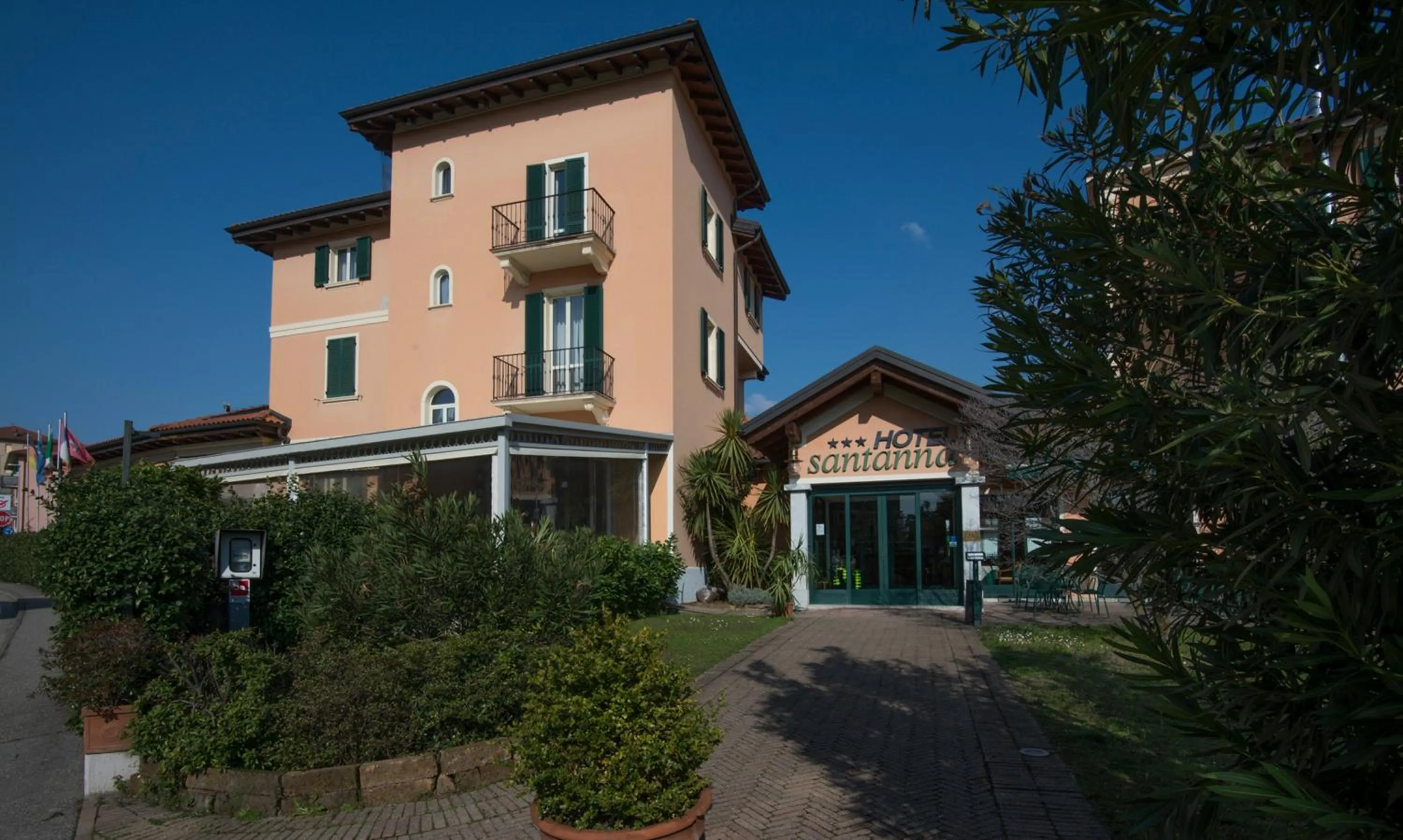 Facade/entrance in Santanna