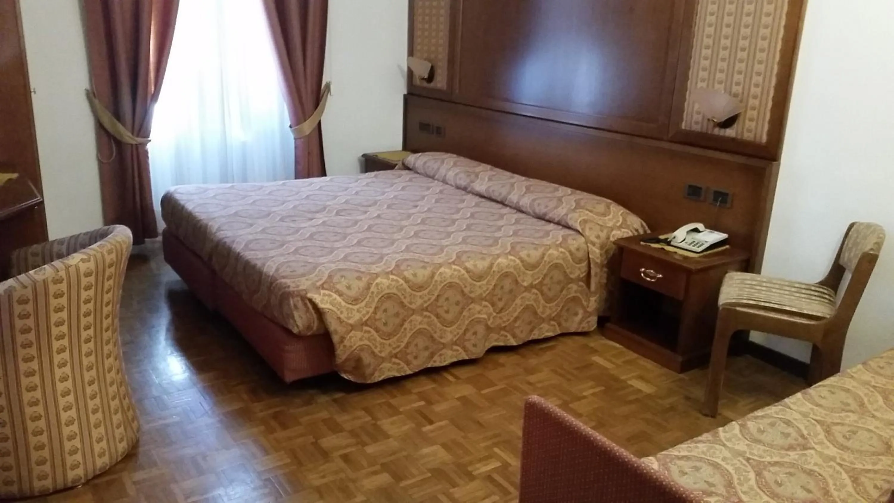 Photo of the whole room, Bed in Hotel Carlone