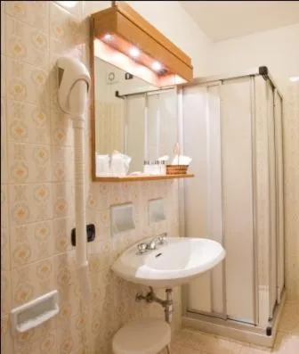 Shower in Hotel Carlone