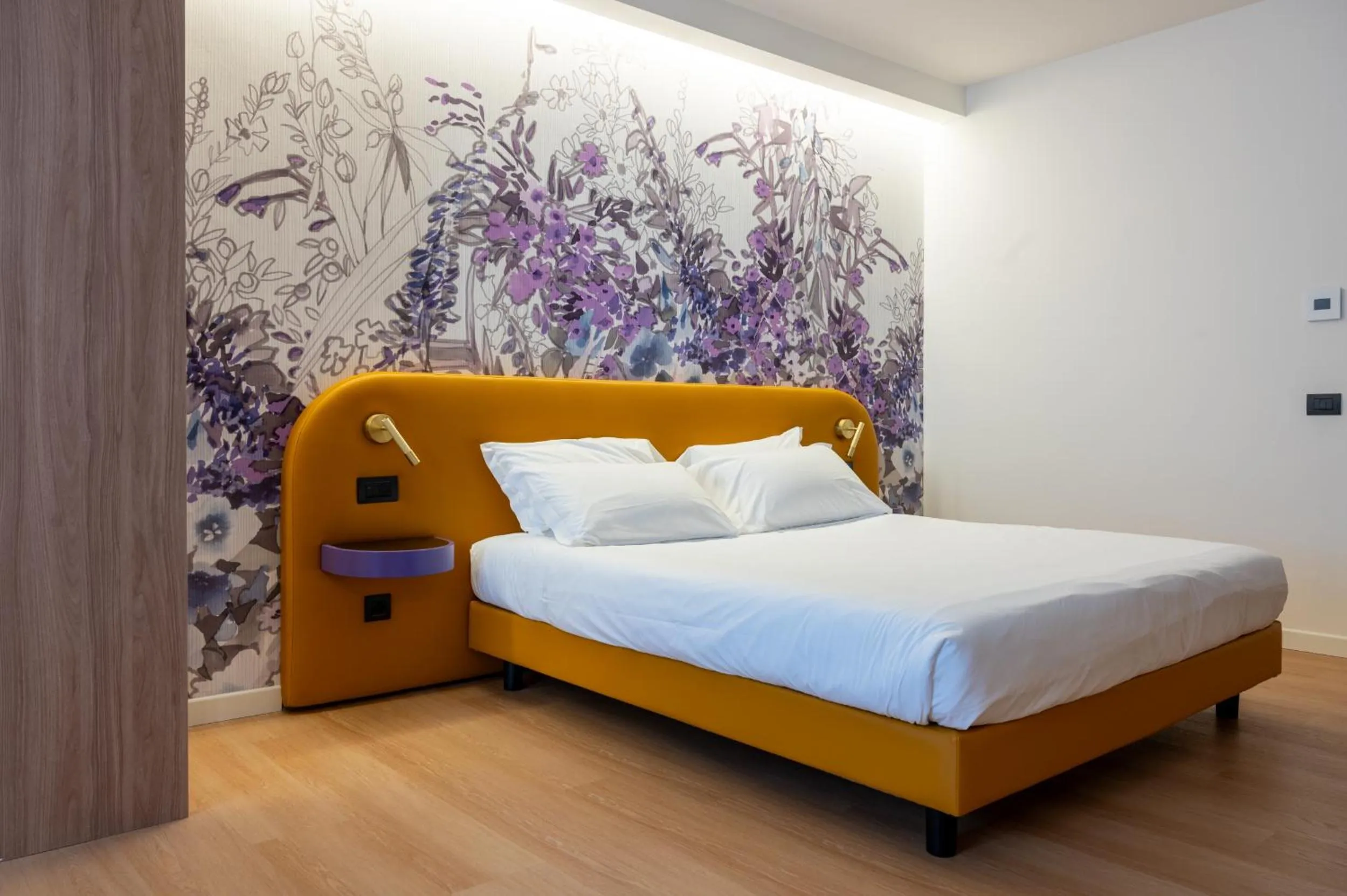 Bed in Hotel Ungheria Varese 1946