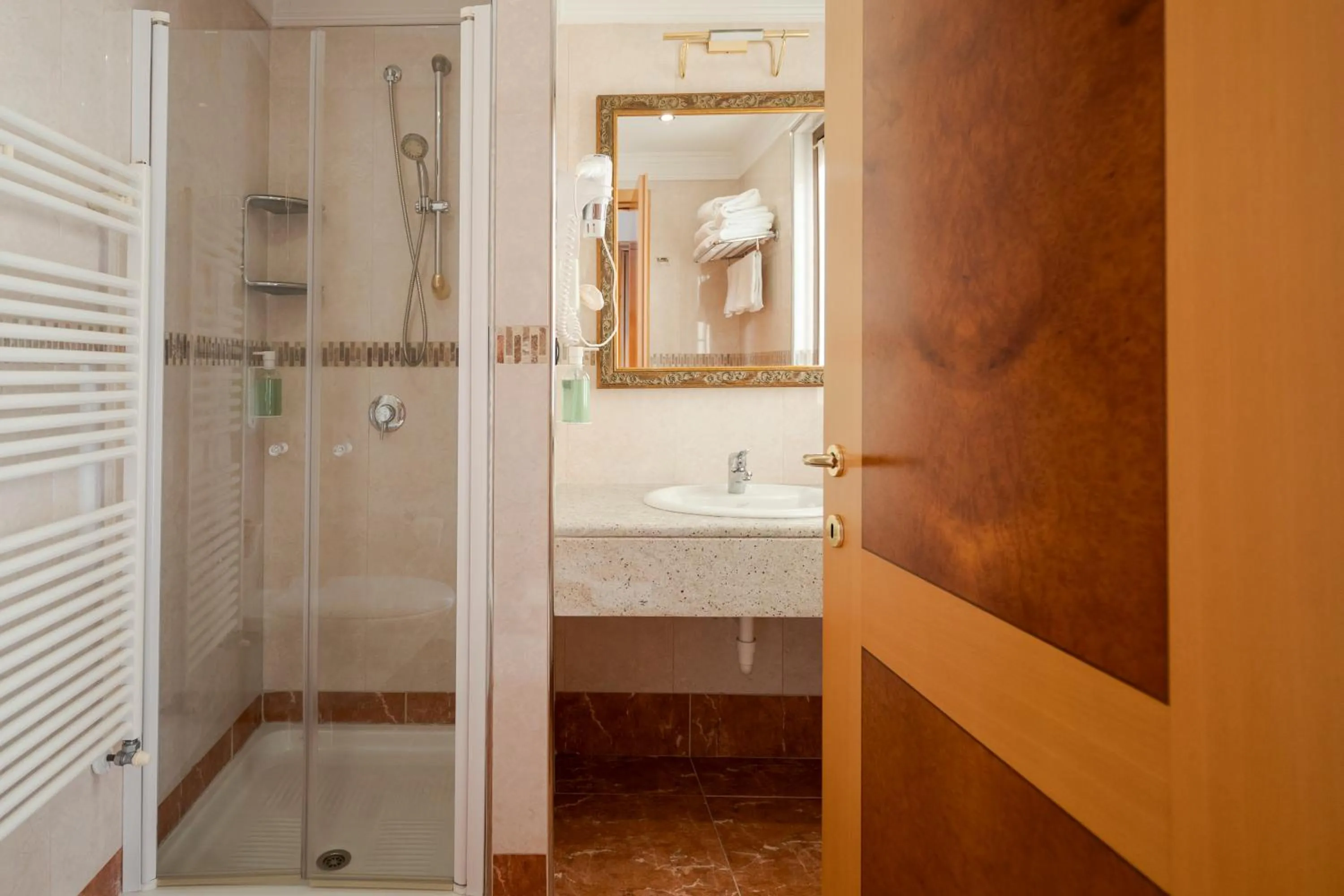 Bathroom in Hotel Ungheria Varese 1946