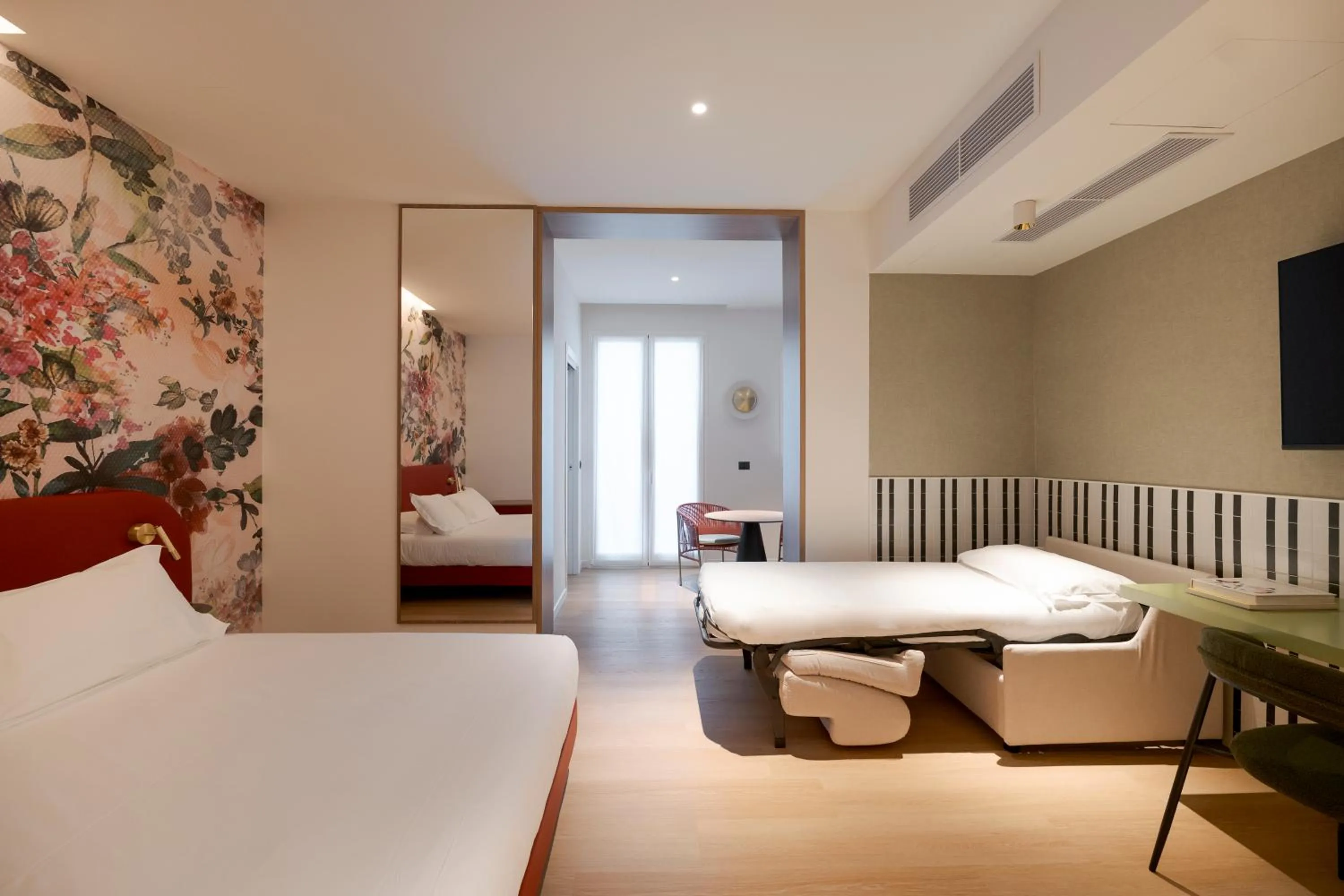 Bed in Hotel Ungheria Varese 1946