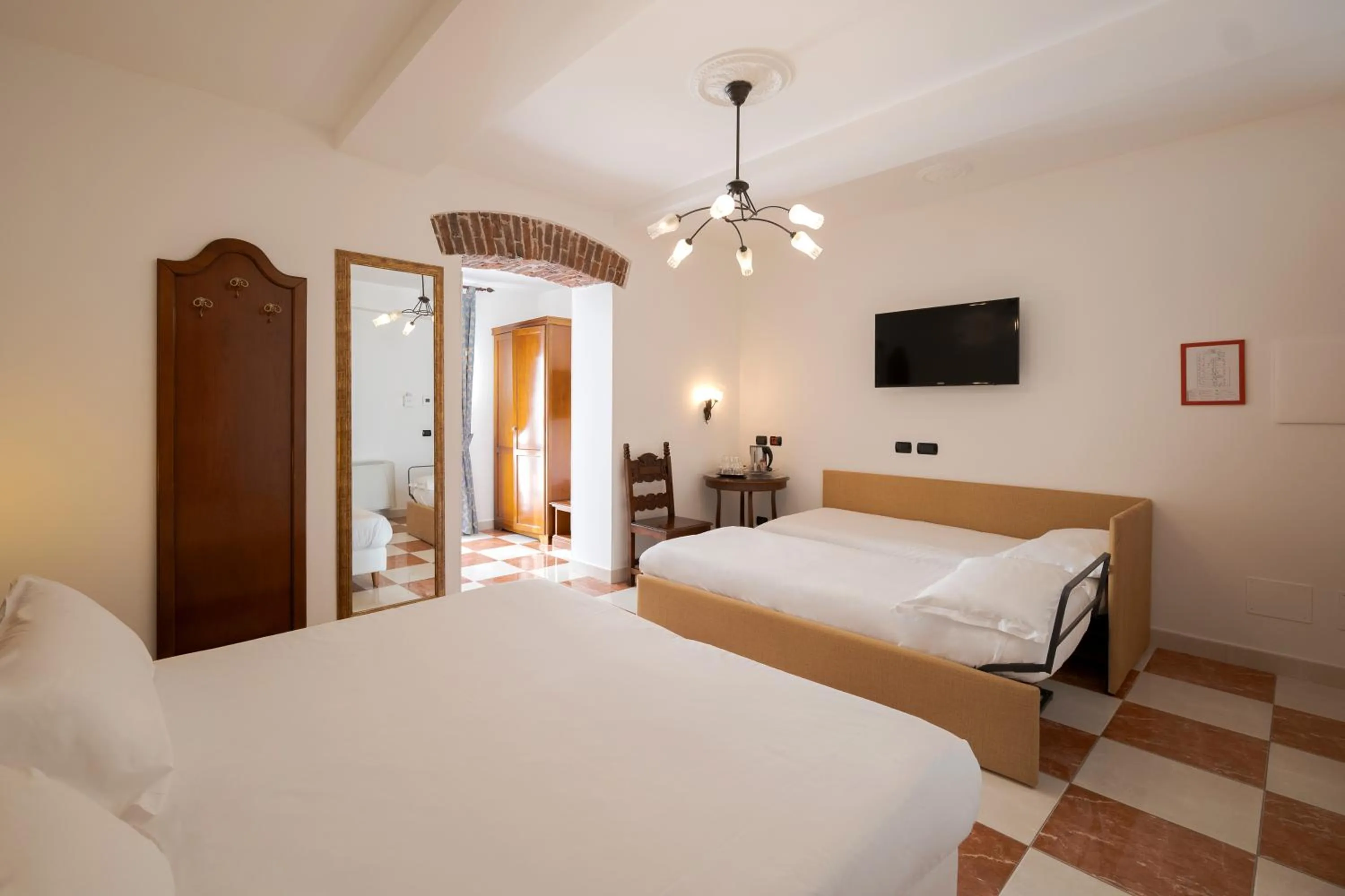 Bed in Hotel Ungheria Varese 1946