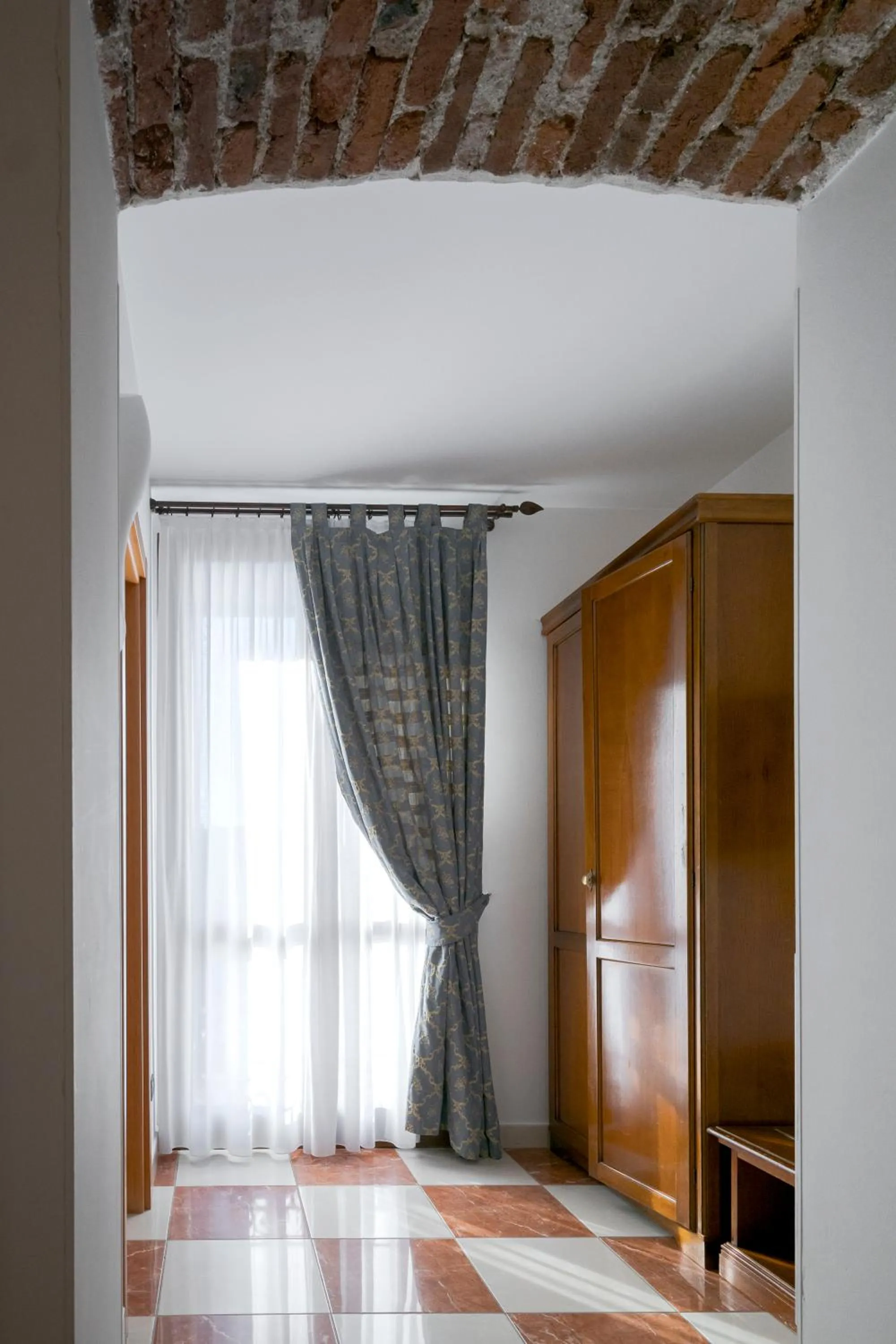 wardrobe, Bed in Hotel Ungheria Varese 1946