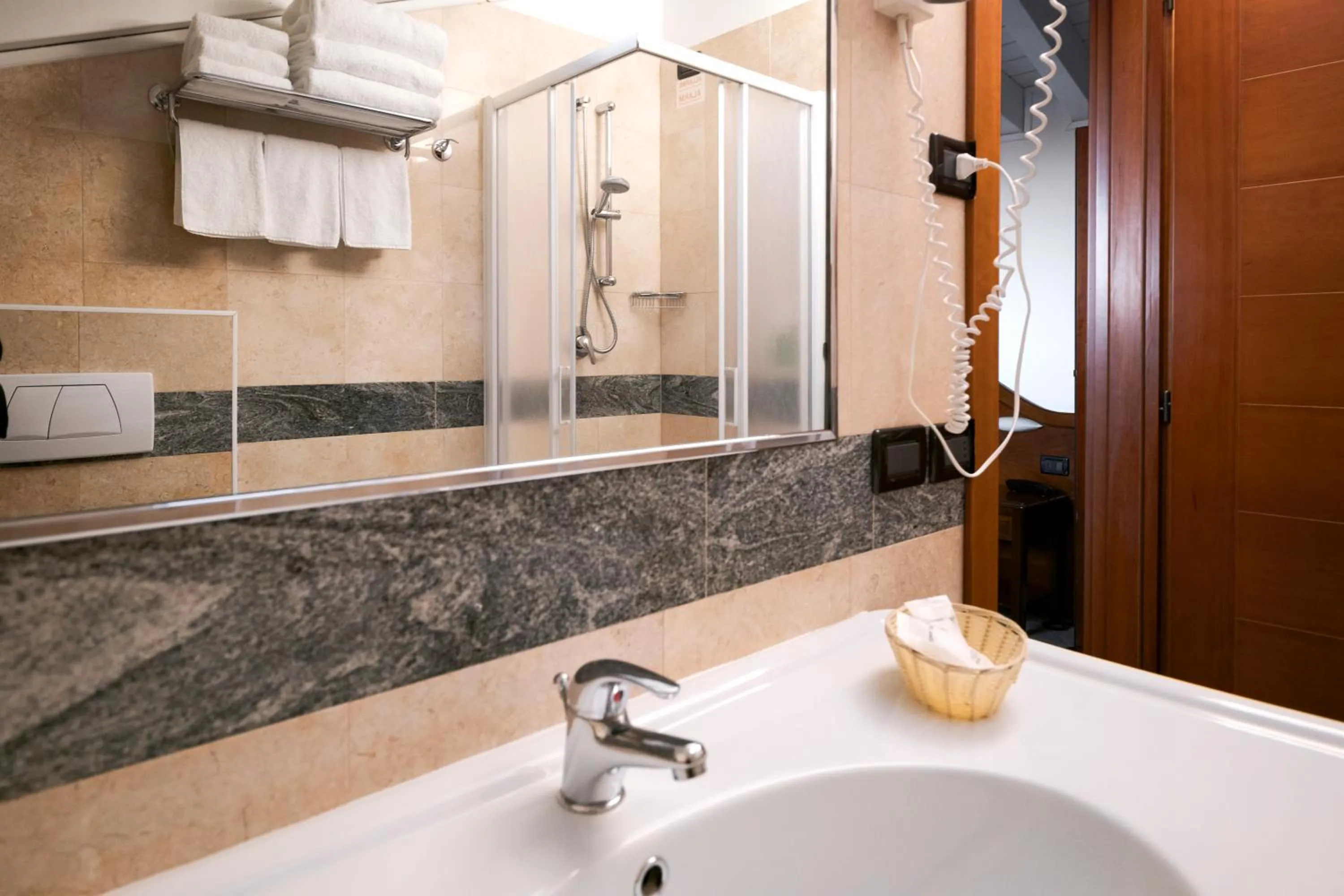 Bathroom in Hotel Ungheria Varese 1946