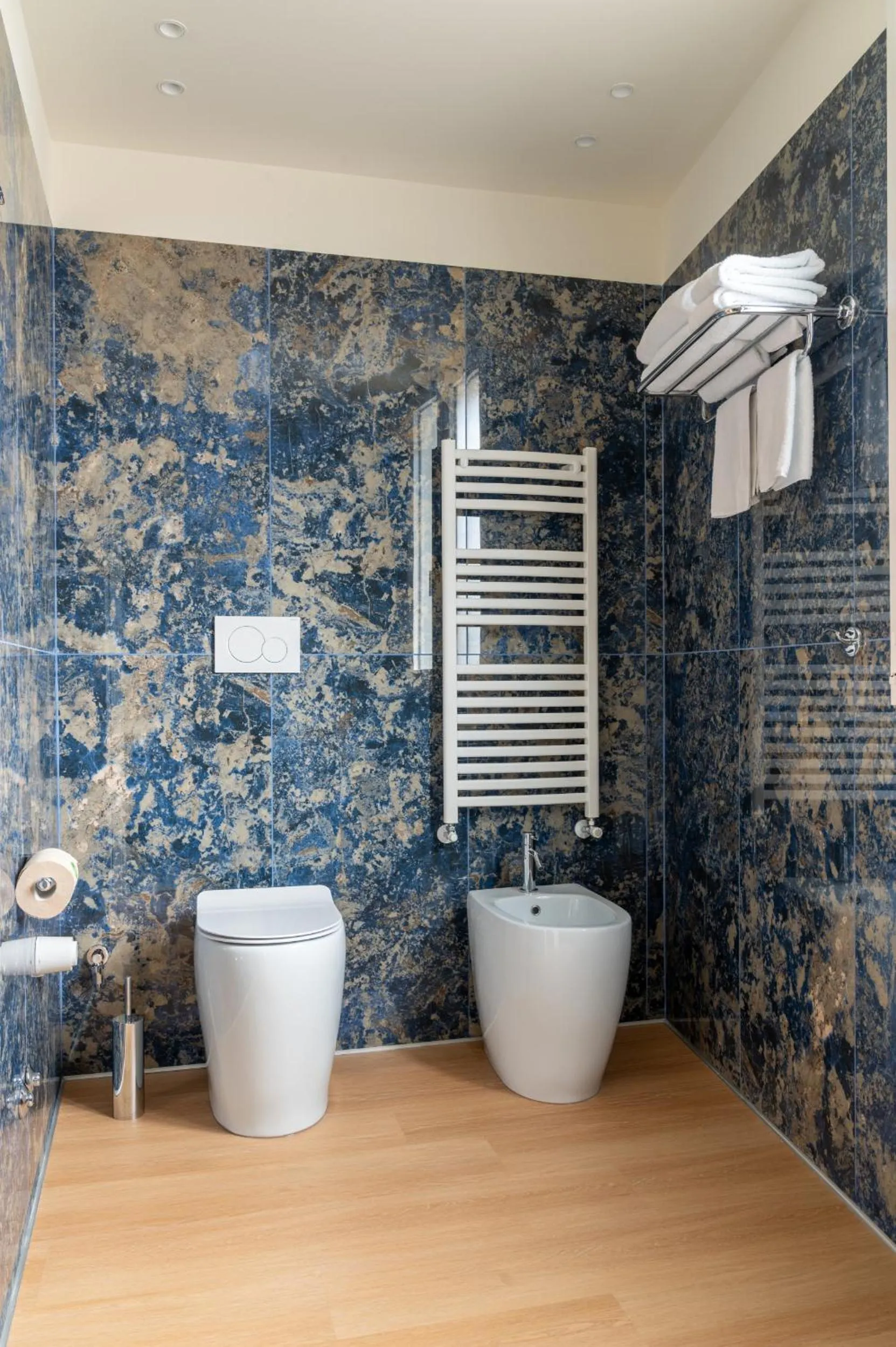 Bathroom in Hotel Ungheria Varese 1946