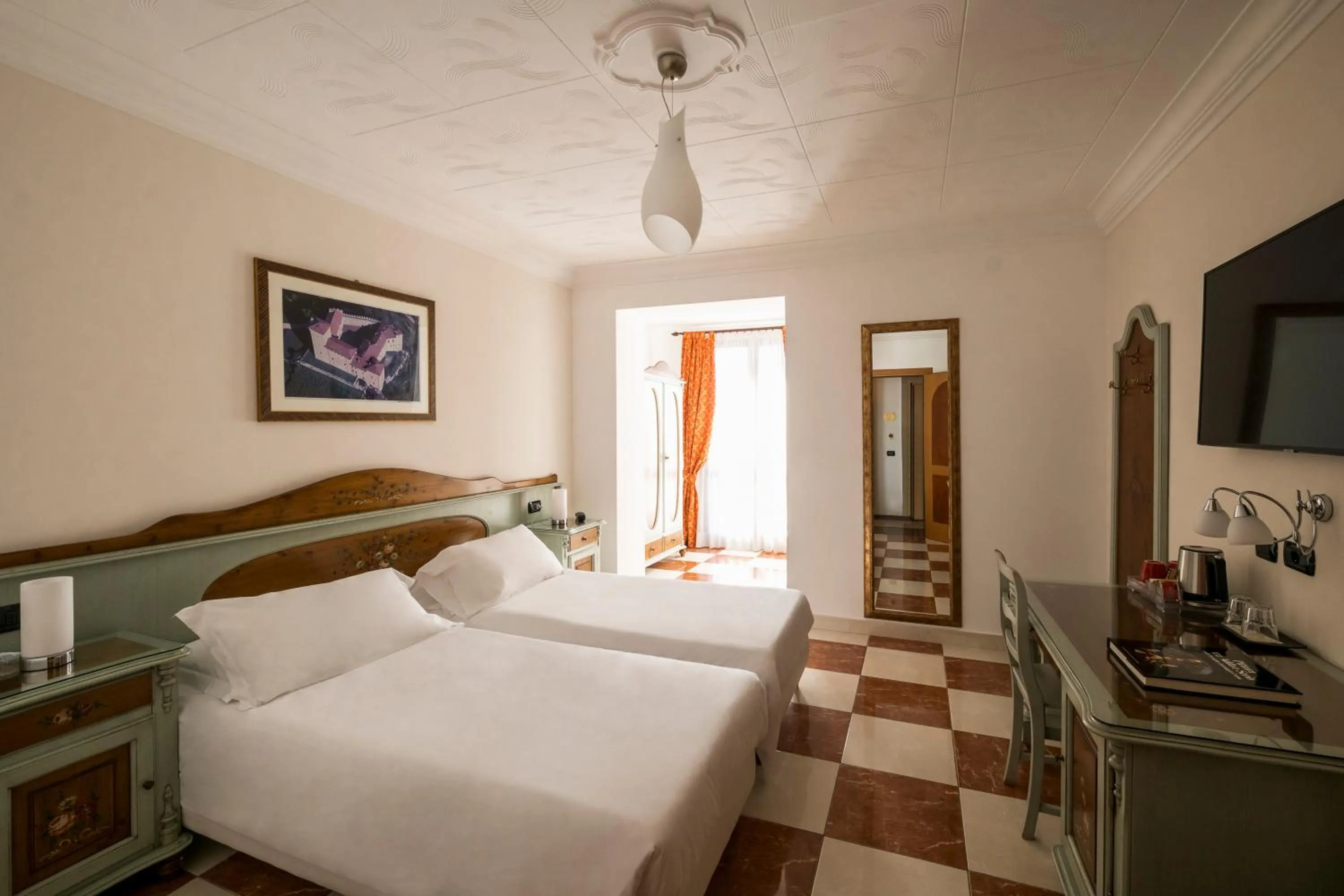 Bed in Hotel Ungheria Varese 1946