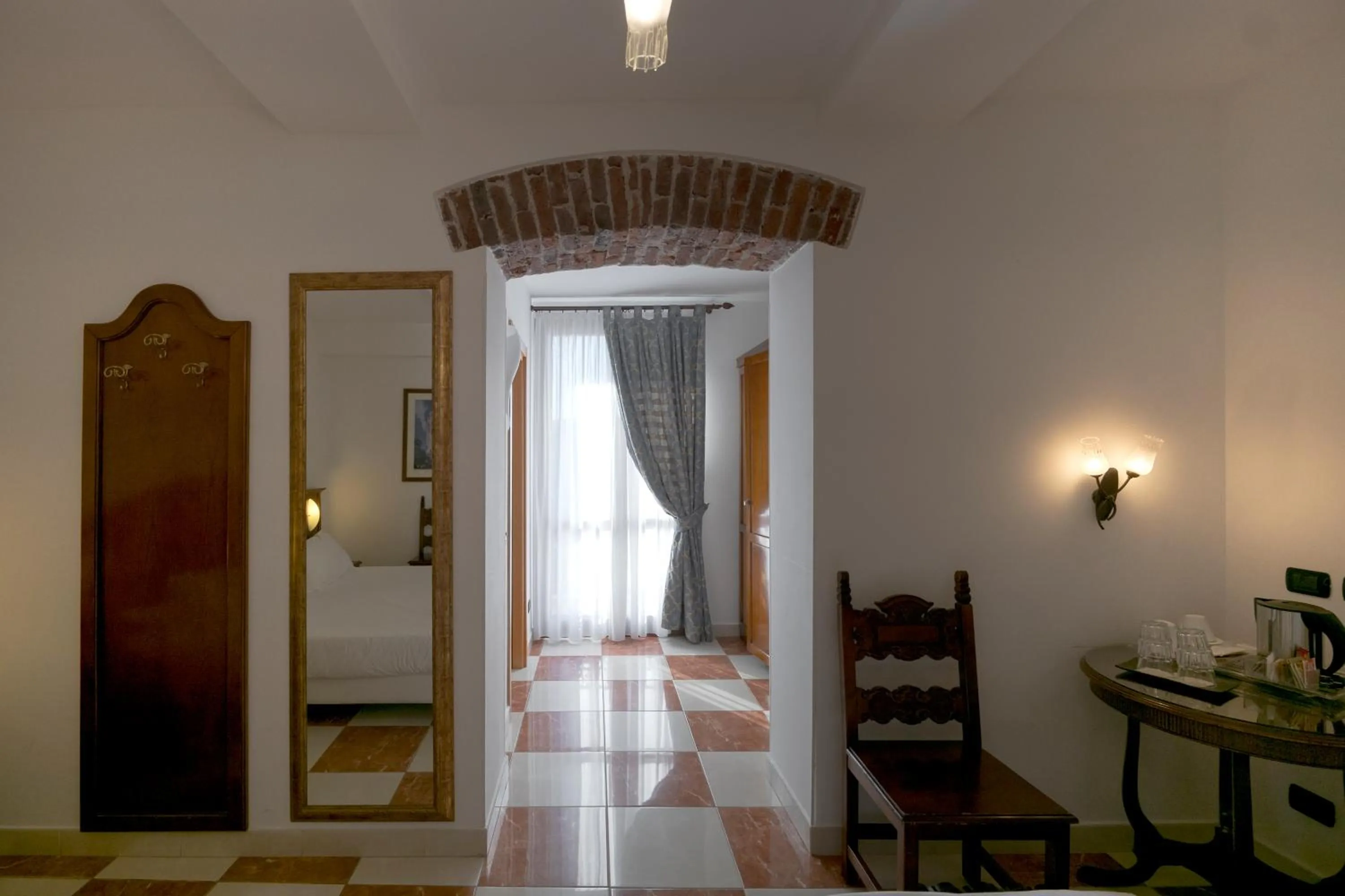 Photo of the whole room in Hotel Ungheria Varese 1946