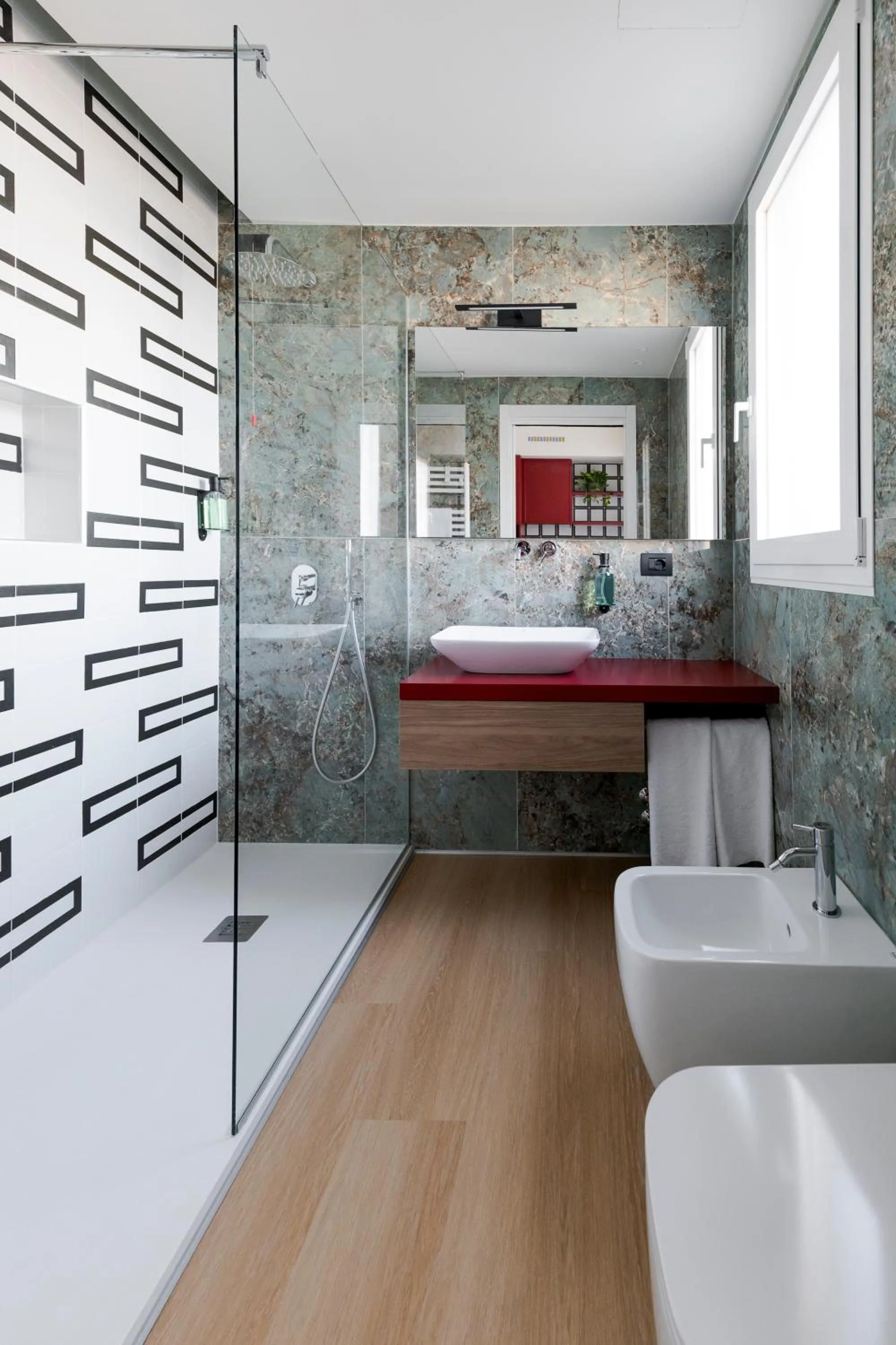 Shower, Bed in Hotel Ungheria Varese 1946