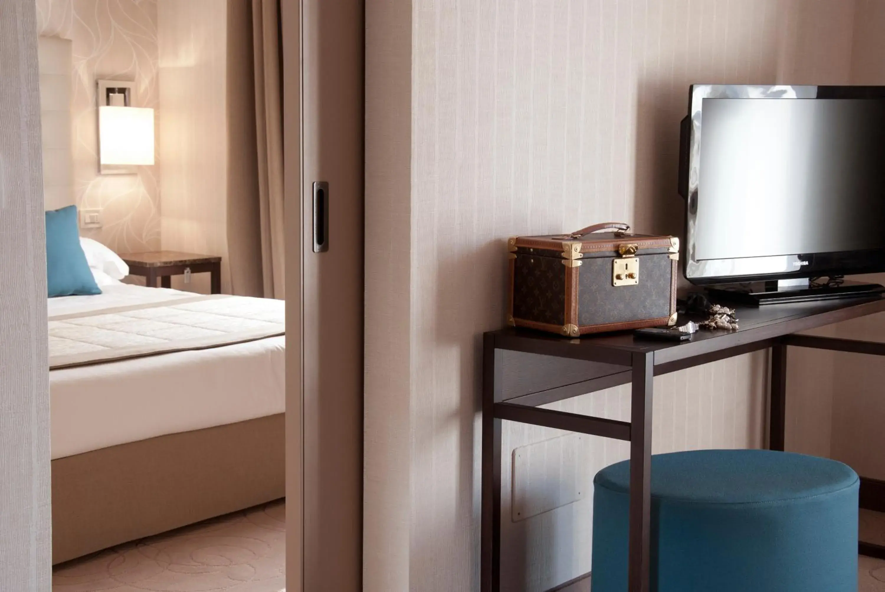 TV and multimedia, Bed in Park Hotel TV and multimedia, Bed in Park Hotel