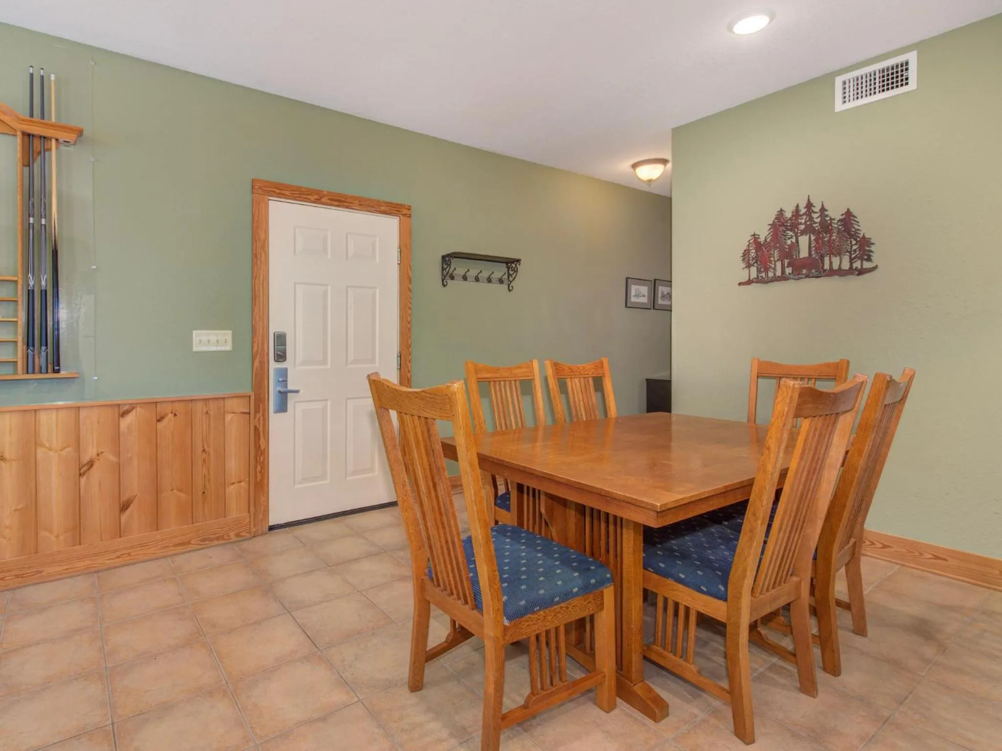 Living room in Journeys End 3209