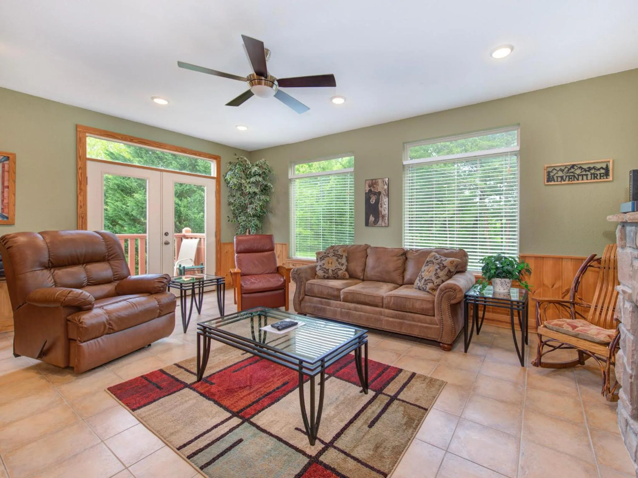 Living room in Journeys End 3209