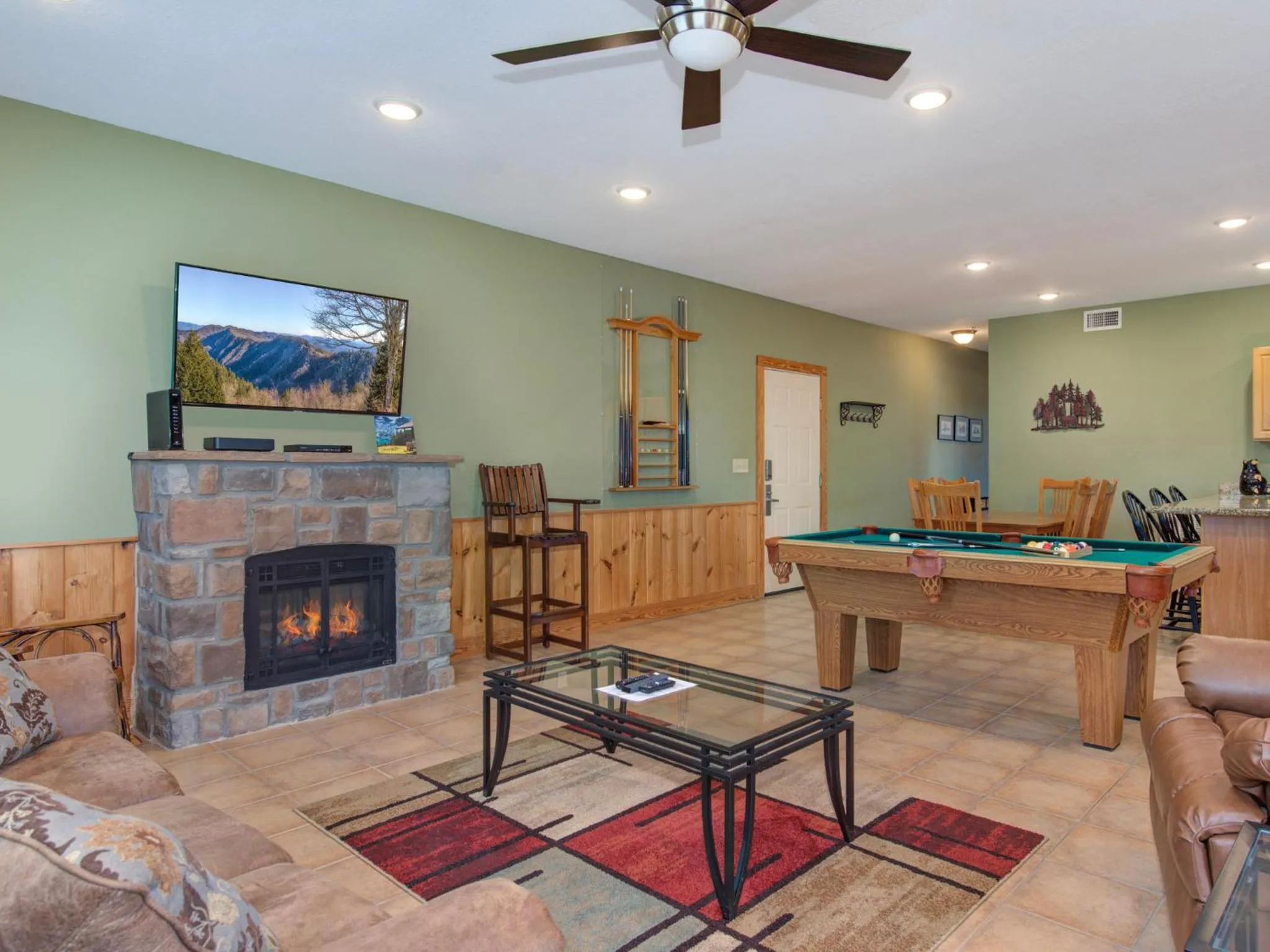 Living room in Journeys End 3209