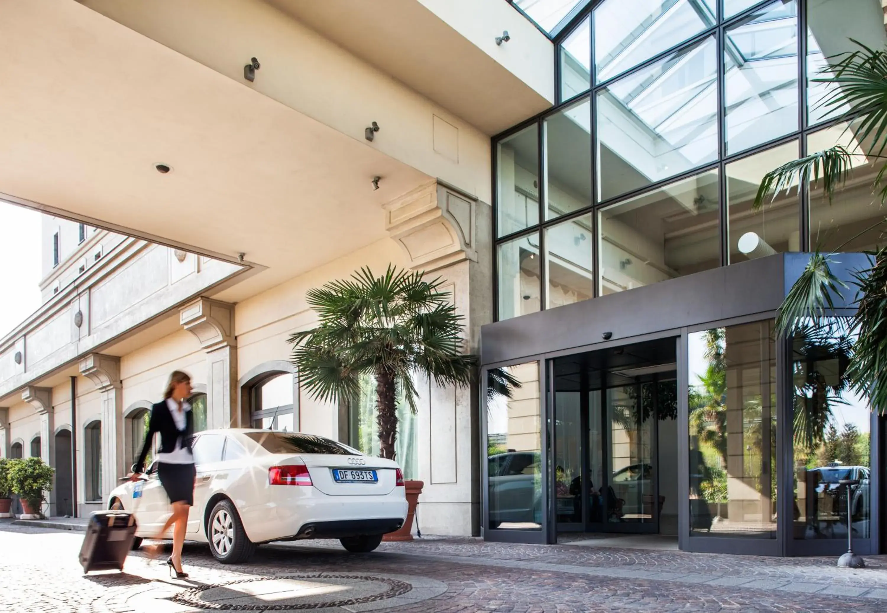 Facade/entrance in Cosmo Hotel Palace Facade/entrance in Cosmo Hotel Palace