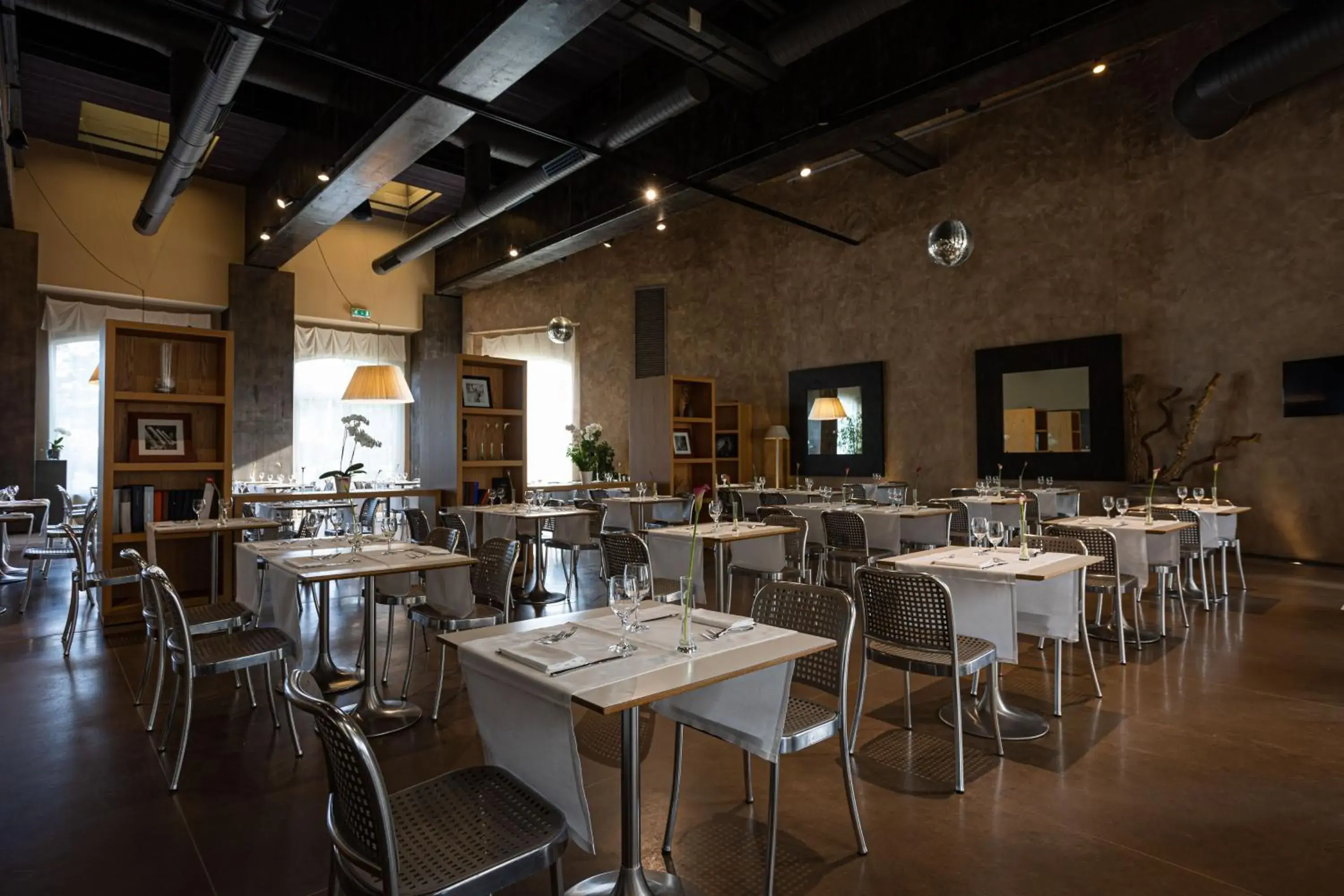 Restaurant/places to eat in Cosmo Hotel Palace Restaurant/places to eat in Cosmo Hotel Palace