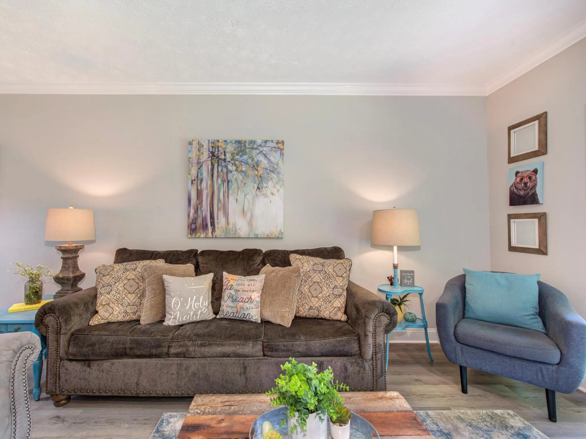 Living room in Lazy Bears Den 2103